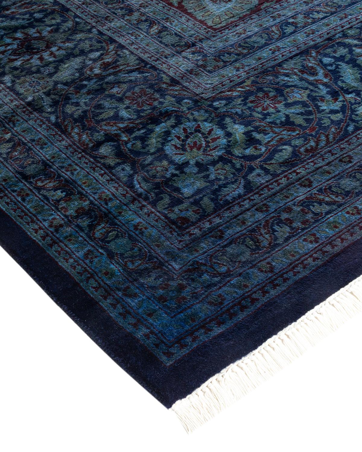 Les tapis Vibrance incarnent le classique avec une touche d'originalité : des motifs traditionnels surteints dans des couleurs éclatantes. Chaque tapis noué à la main est lavé dans une teinture botanique 100 % naturelle qui révèle les nuances