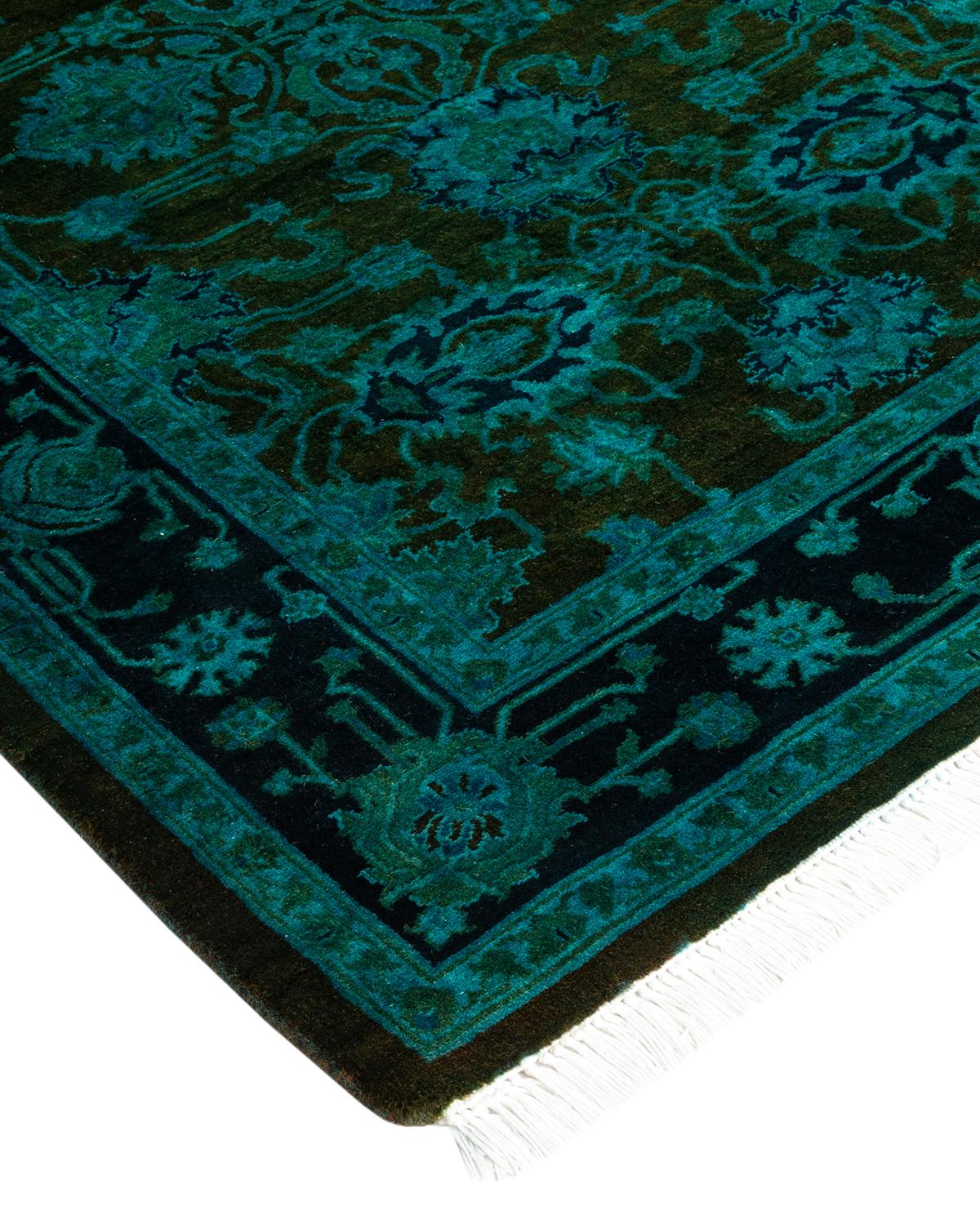 Vibrance-Teppiche sind der Inbegriff von Klassik mit Pfiff: traditionelle Muster in leuchtenden Farben gefärbt. Jeder handgeknüpfte Teppich wird mit einem 100% natürlichen botanischen Farbstoff gewaschen, der verborgene Nuancen in den Mustern