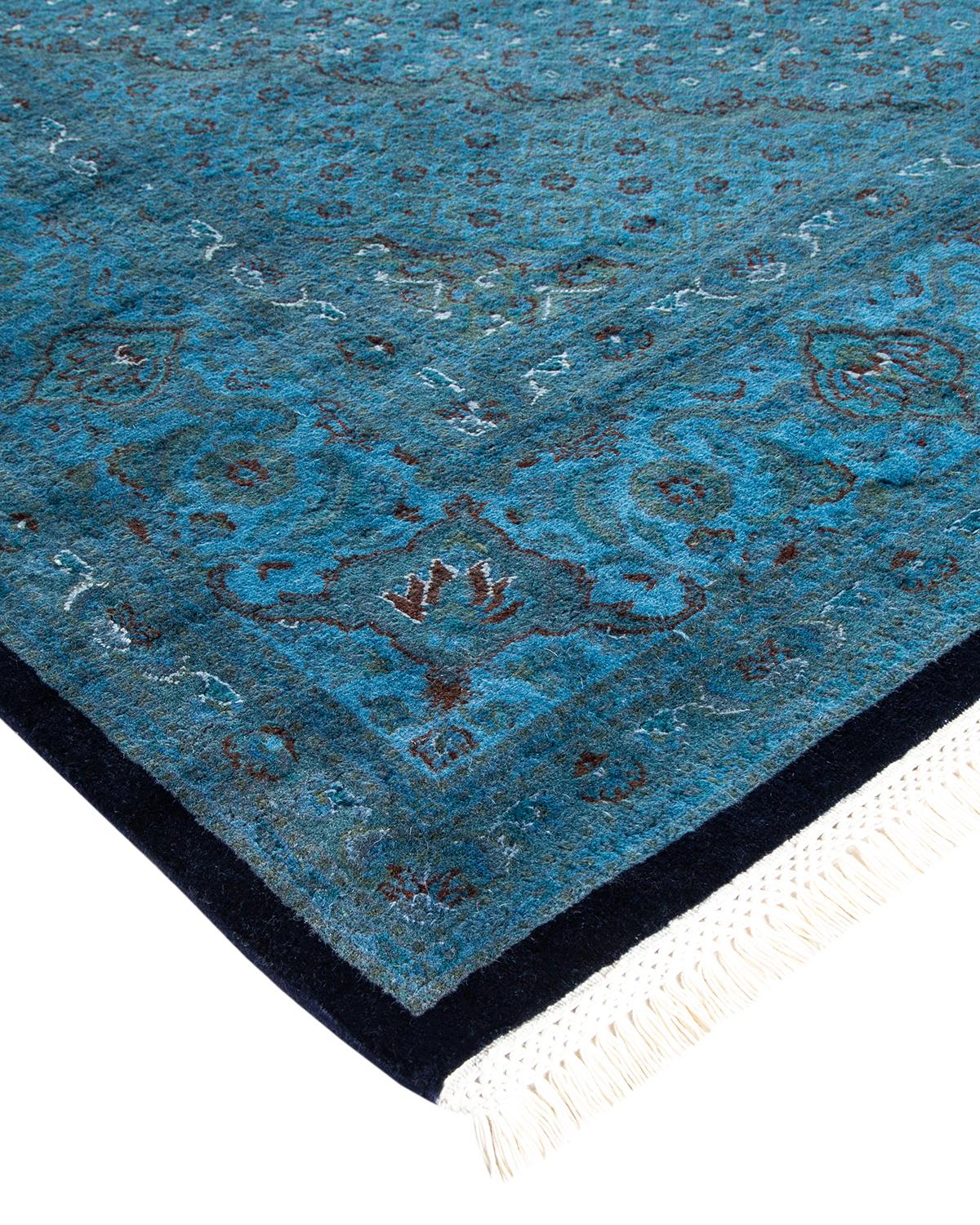 Les tapis Vibrance incarnent le classique avec une touche d'originalité : des motifs traditionnels surteints dans des couleurs éclatantes. Chaque tapis noué à la main est lavé dans une teinture botanique 100 % naturelle qui révèle les nuances