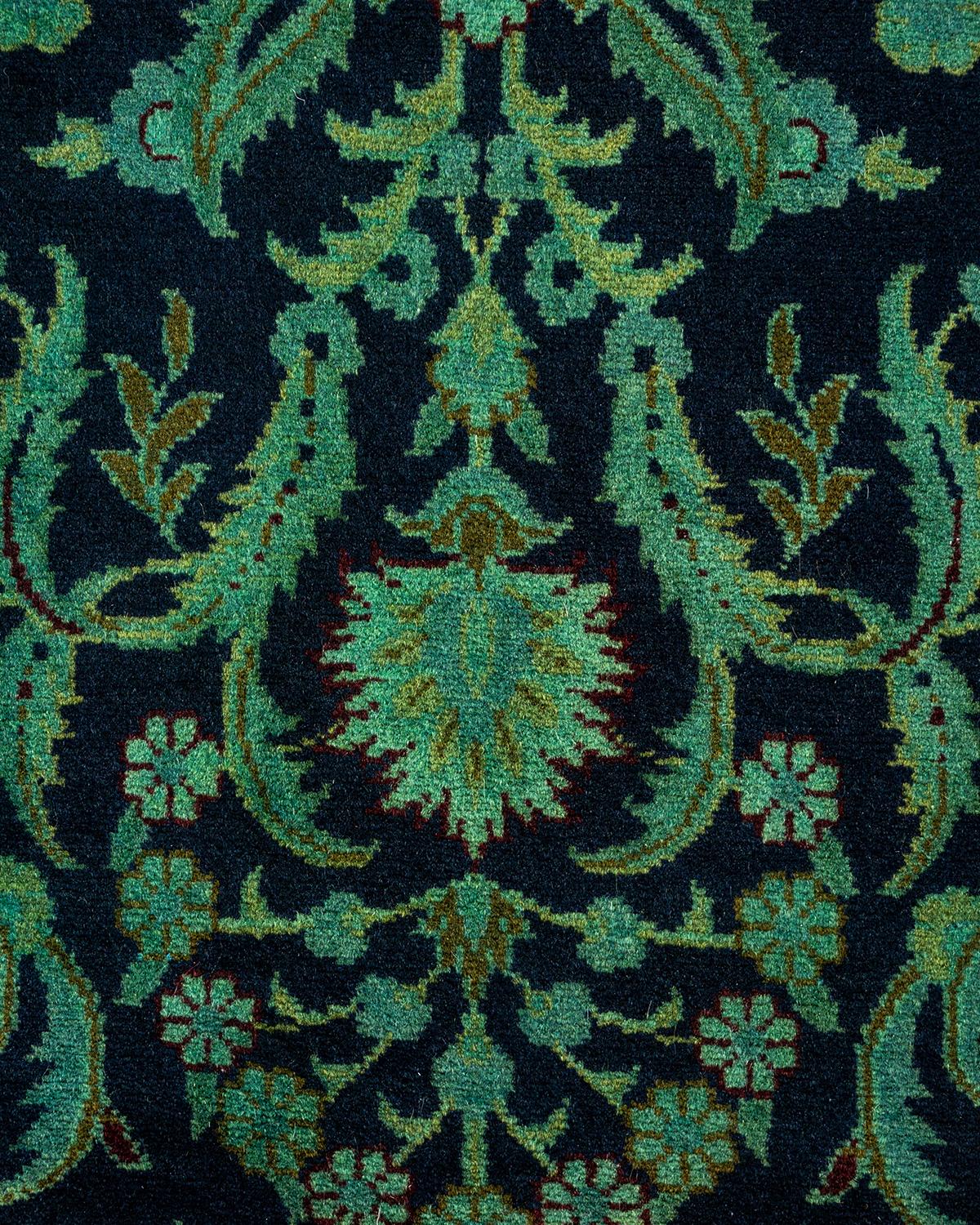 Pakistanais Contemporary Overdyed Hand Knotsted Wool Black Area Rug (tapis de sol en laine surteinte nouée à la main) en vente
