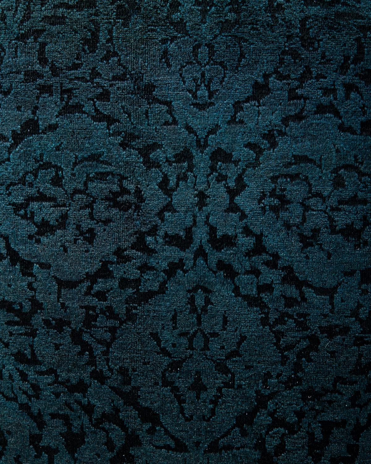 Pakistanais Contemporary Overdyed Hand Knotsted Wool Black Area Rug (tapis de sol en laine surteinte nouée à la main) en vente