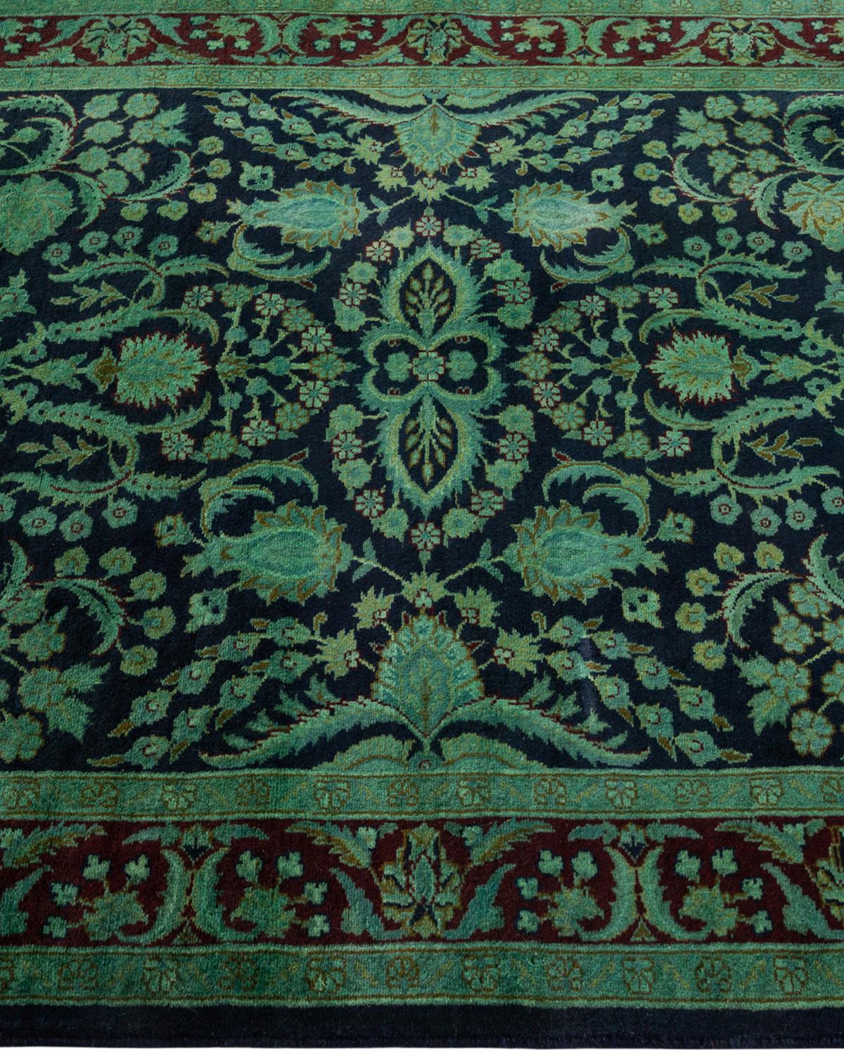 Contemporary Overdyed Hand Knotsted Wool Black Area Rug (tapis de sol en laine surteinte nouée à la main) Neuf - En vente à Norwalk, CT