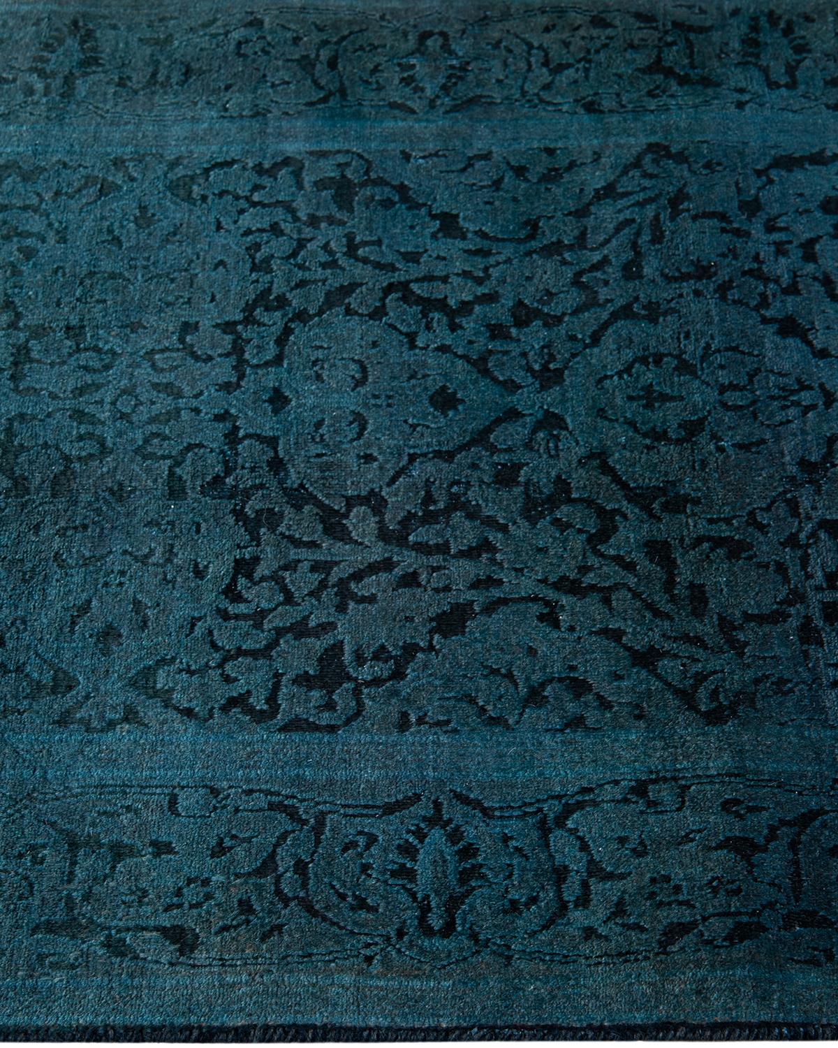 Contemporary Overdyed Hand Knotsted Wool Black Area Rug (tapis de sol en laine surteinte nouée à la main) Neuf - En vente à Norwalk, CT