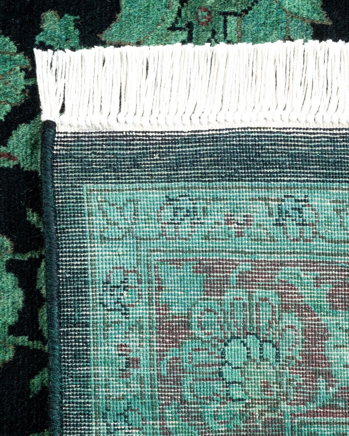 Contemporary Overdyed Hand Knotted Wool Black Area Rug (21. Jahrhundert und zeitgenössisch) im Angebot