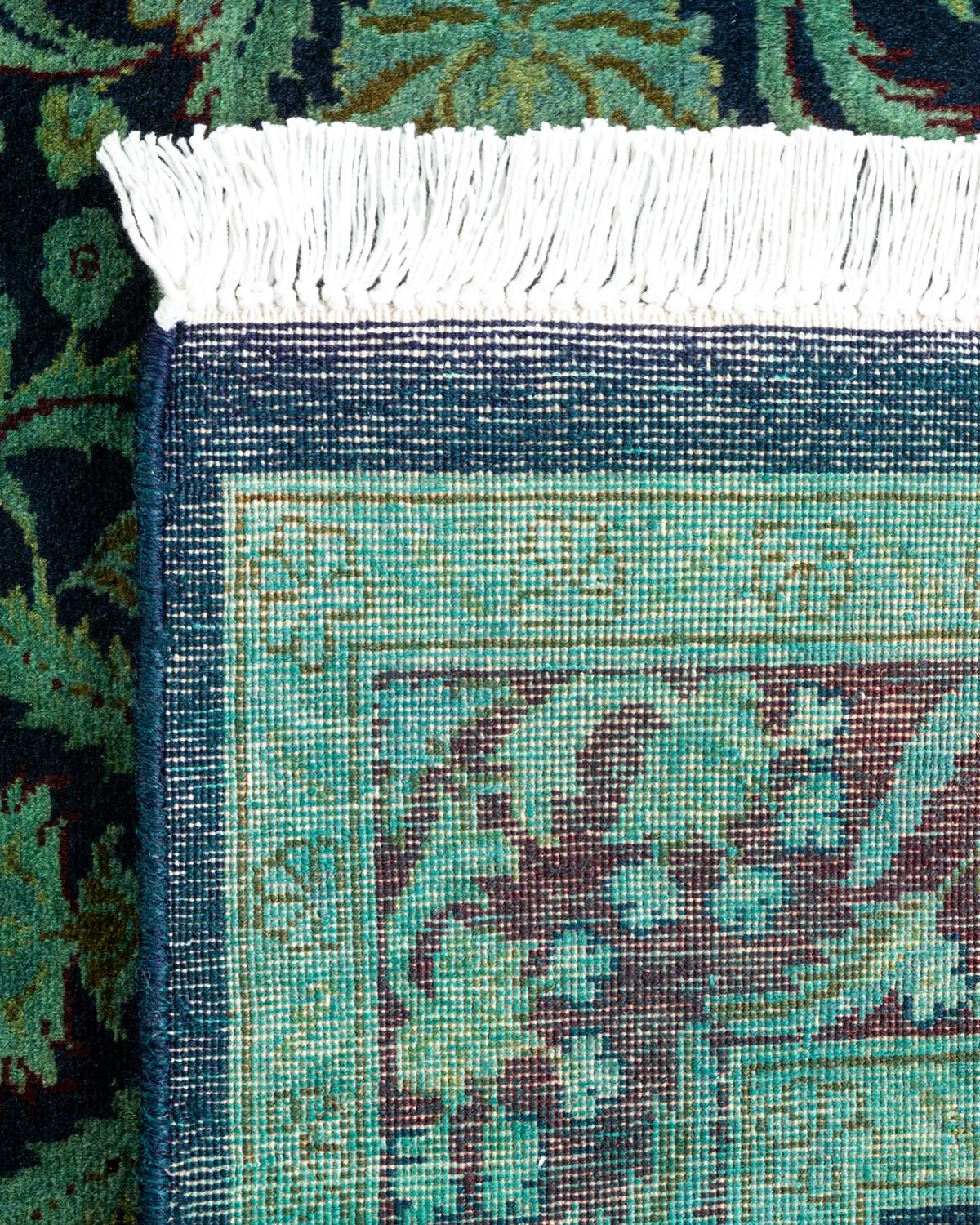 XXIe siècle et contemporain Contemporary Overdyed Hand Knotsted Wool Black Area Rug (tapis de sol en laine surteinte nouée à la main) en vente