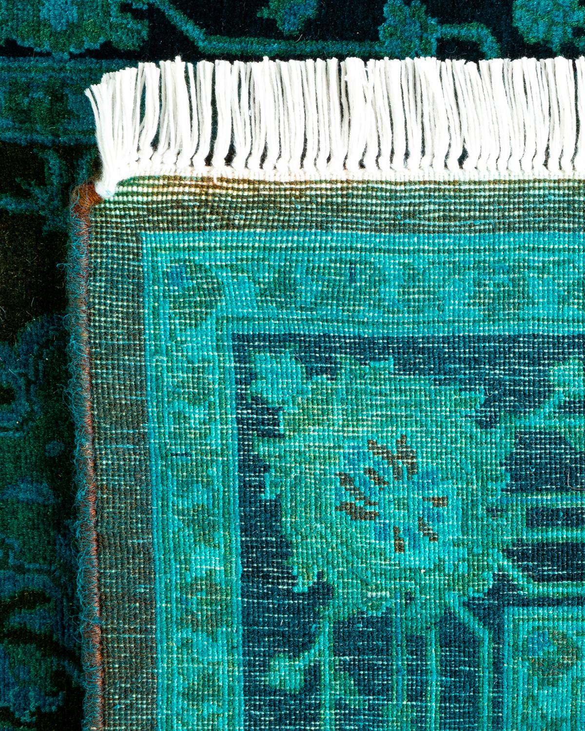 Contemporary Overdyed Hand Knotted Wool Black Area Rug (21. Jahrhundert und zeitgenössisch) im Angebot