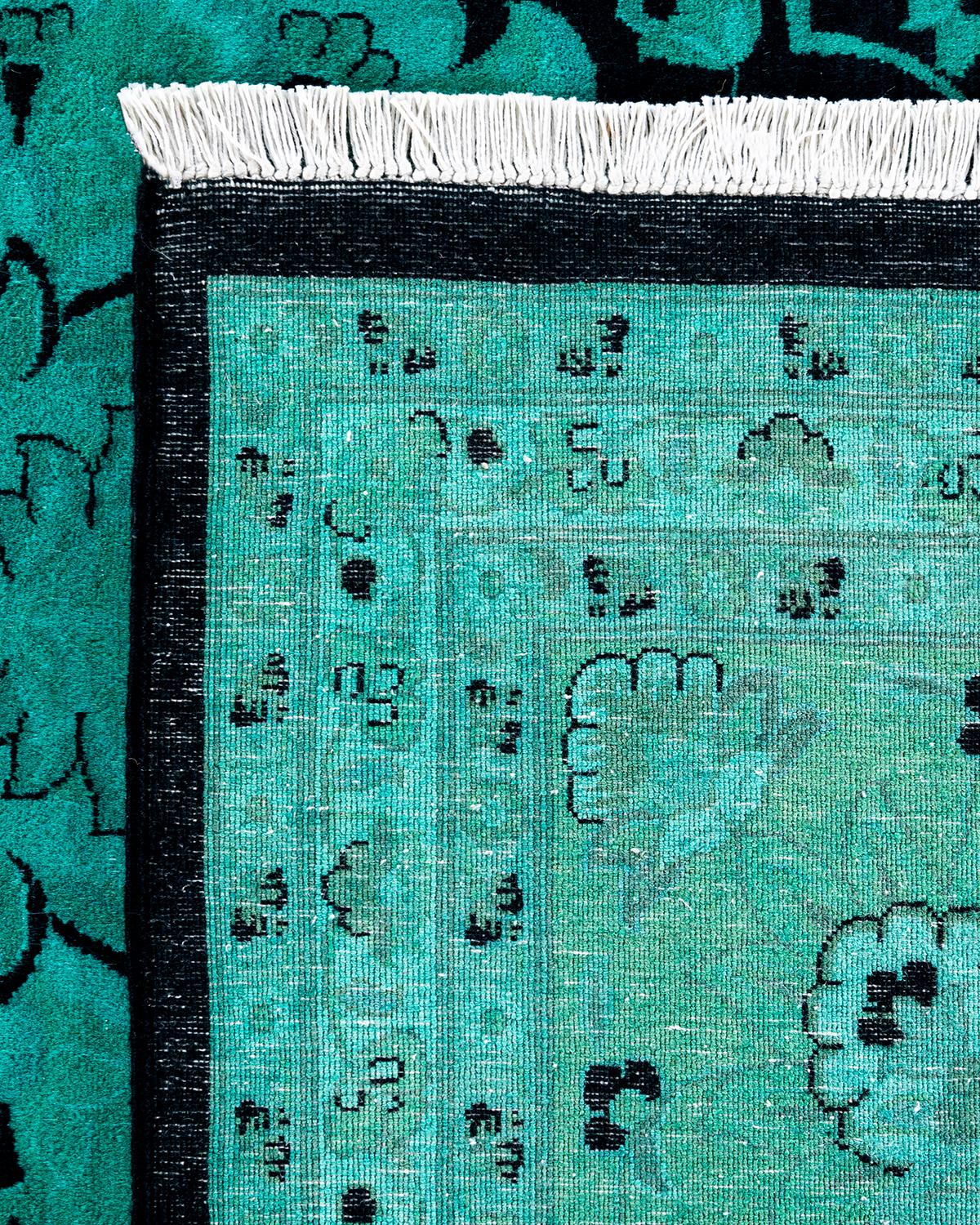 Contemporary Overdyed Hand Knotted Wool Black Area Rug (21. Jahrhundert und zeitgenössisch) im Angebot
