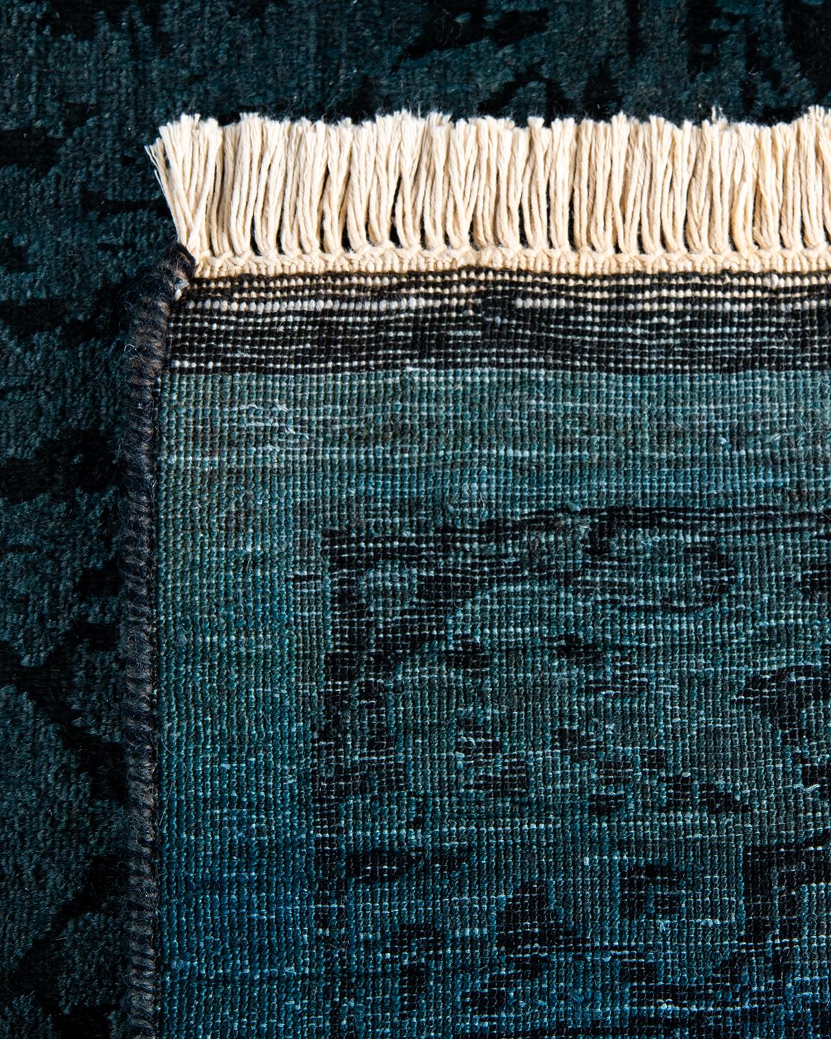 XXIe siècle et contemporain Contemporary Overdyed Hand Knotsted Wool Black Area Rug (tapis de sol en laine surteinte nouée à la main) en vente