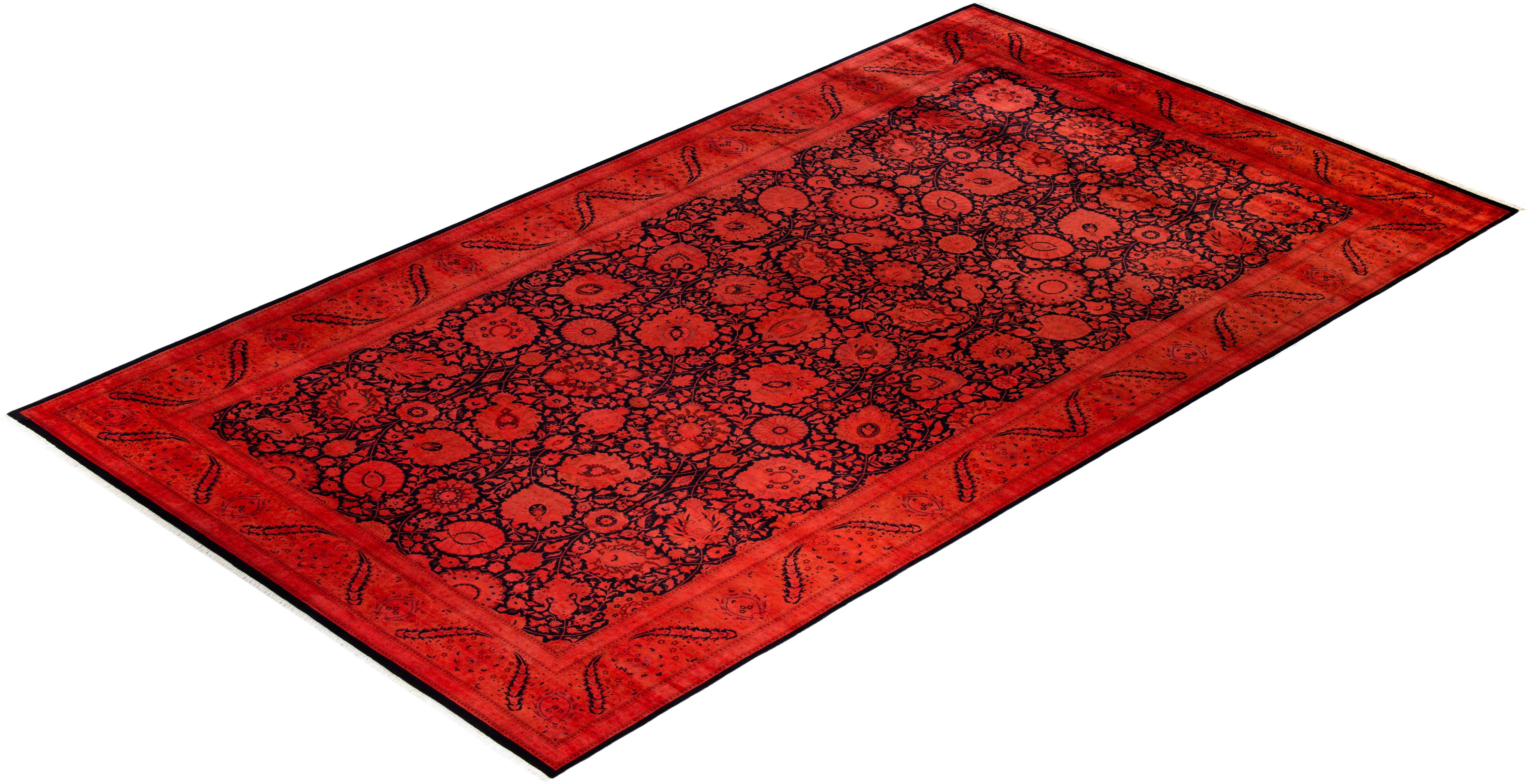 Contemporary Overdyed Hand Knotted Wool Black Area Rugs (Tappeto di lana nero) in vendita 2