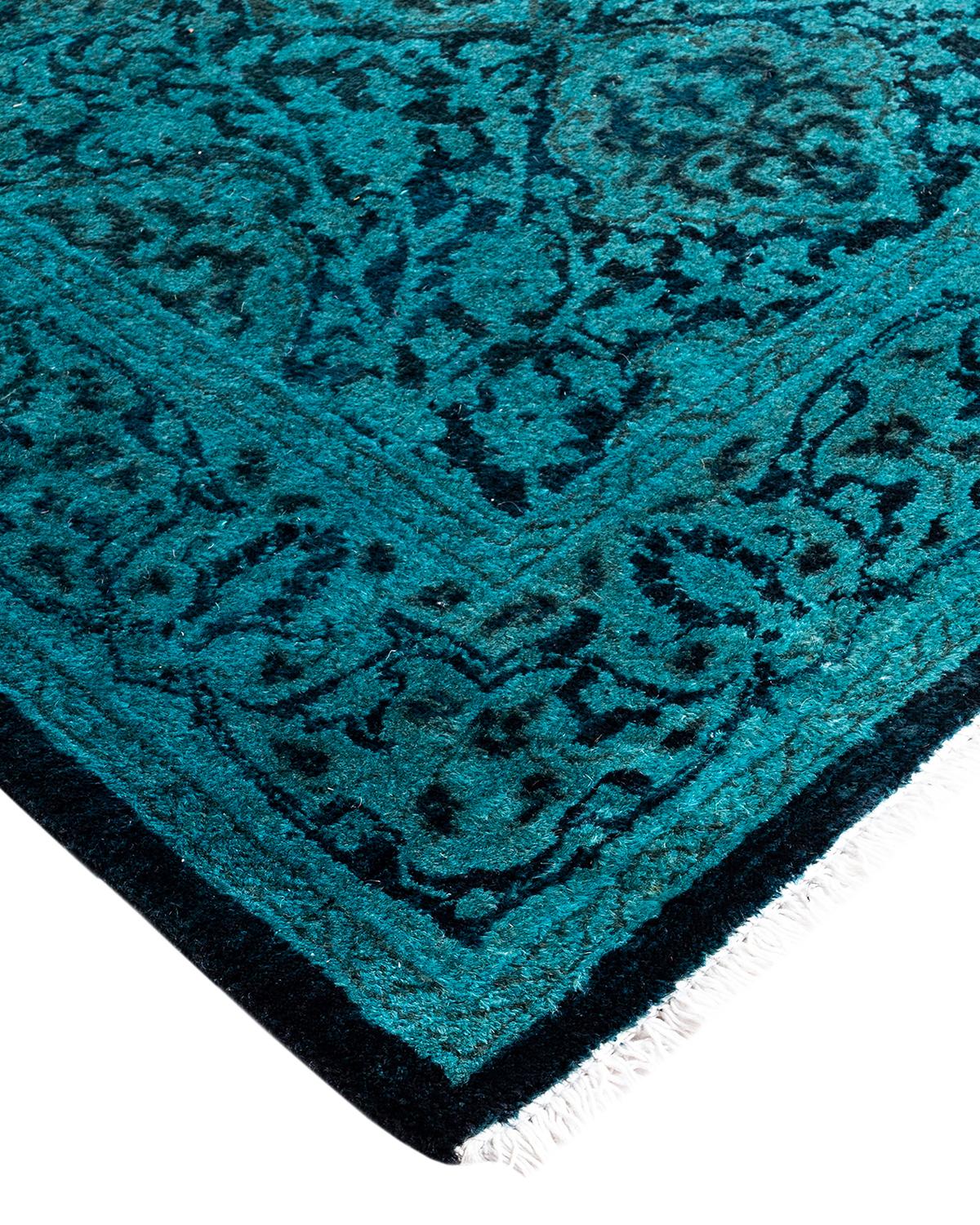I tappeti Vibrance rappresentano il classico con un tocco di classe: motivi tradizionali sovratinti con colori brillanti. Ogni tappeto annodato a mano viene lavato con una tintura botanica 100% naturale che rivela le sfumature nascoste degli am