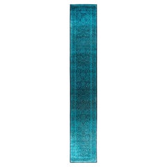 Tapis de course contemporain en laine surteinte nouée à la main, de couleur noire 2' 6" x 15' 3".