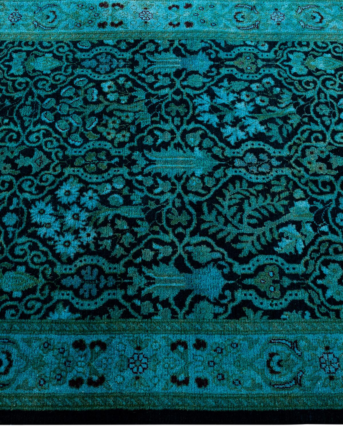 Tapis de course contemporain en laine surteinte nouée à la main, de couleur noire 2' 6