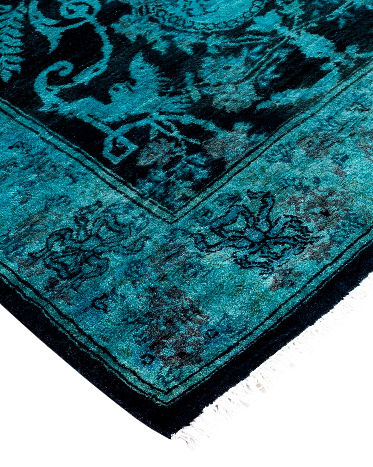 I tappeti Vibrance rappresentano il classico con un tocco di classe: motivi tradizionali sovratinti con colori brillanti. Ogni tappeto annodato a mano viene lavato con una tintura botanica 100% naturale che rivela le sfumature nascoste degli am