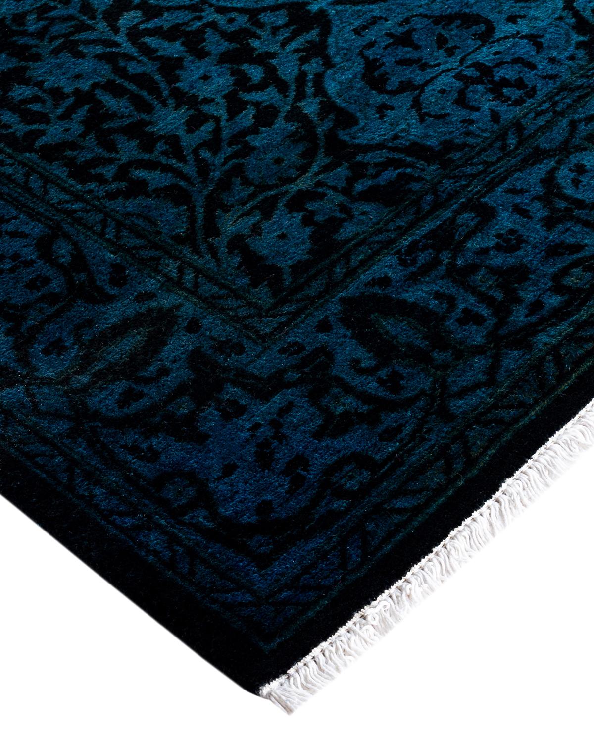 I tappeti Vibrance rappresentano il classico con un tocco di classe: motivi tradizionali sovratinti con colori brillanti. Ogni tappeto annodato a mano viene lavato con una tintura botanica 100% naturale che rivela le sfumature nascoste degli am