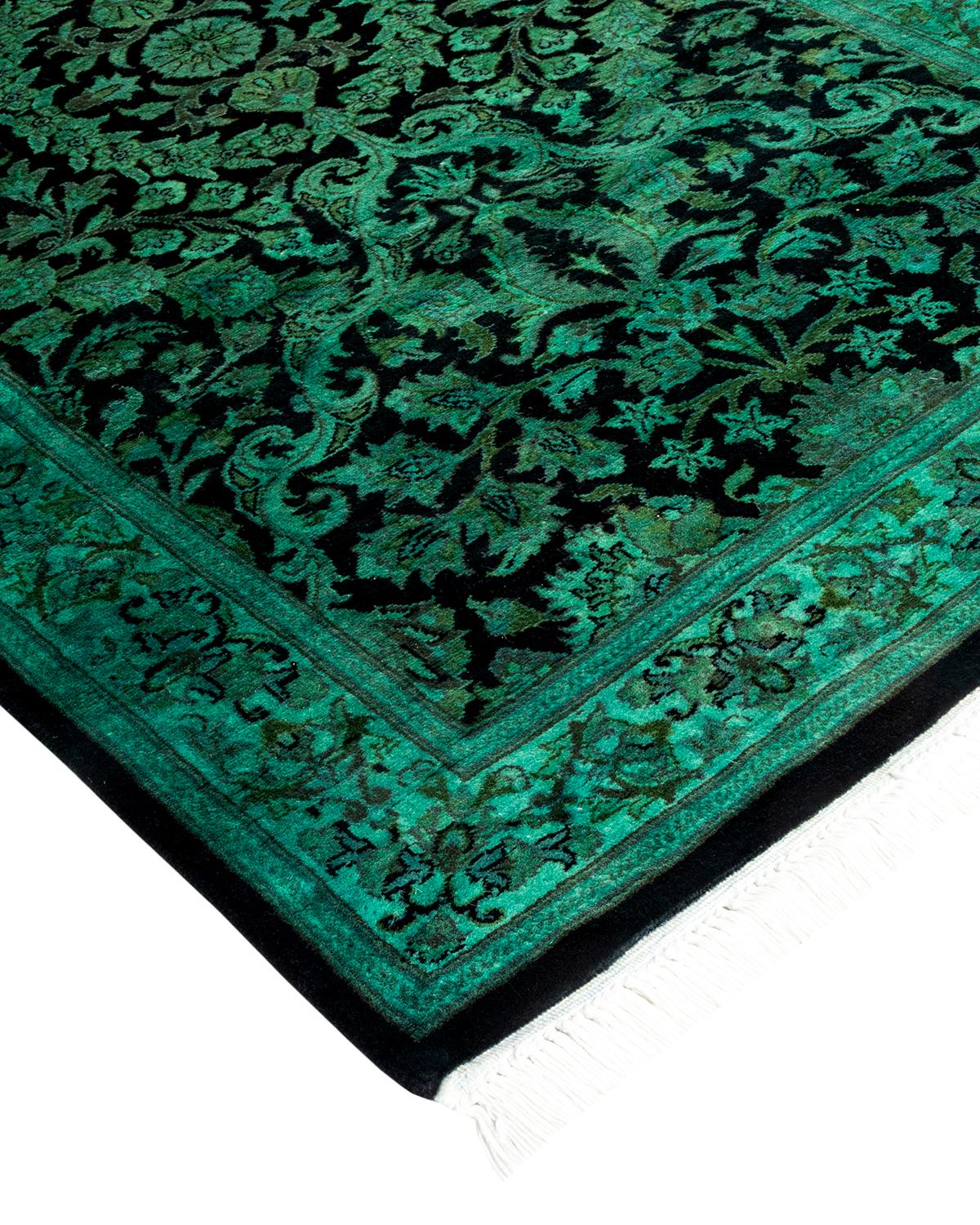 I tappeti Vibrance rappresentano il classico con un tocco di classe: motivi tradizionali sovratinti con colori brillanti. Ogni tappeto annodato a mano viene lavato con una tintura botanica naturale al 100% che rivela le sfumature nascoste nei