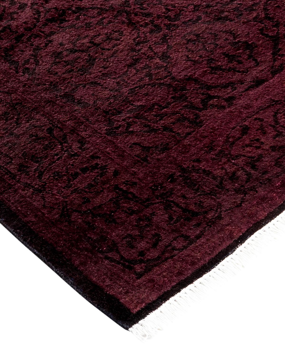 I tappeti Vibrance rappresentano il classico con un tocco di classe: motivi tradizionali sovratinti con colori brillanti. Ogni tappeto annodato a mano viene lavato con una tintura botanica naturale al 100% che rivela le sfumature nascoste nei