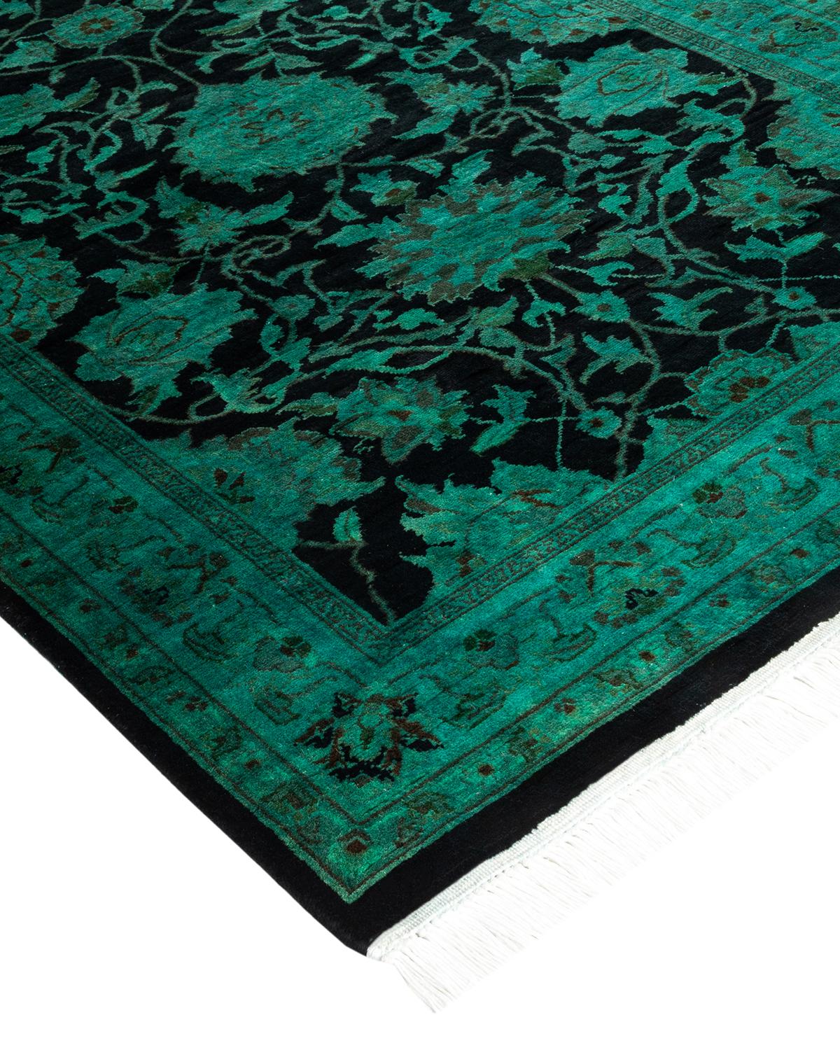 I tappeti Vibrance rappresentano il classico con un tocco di classe: motivi tradizionali sovratinti con colori brillanti. Ogni tappeto annodato a mano viene lavato con una tintura botanica naturale al 100% che rivela le sfumature nascoste nei