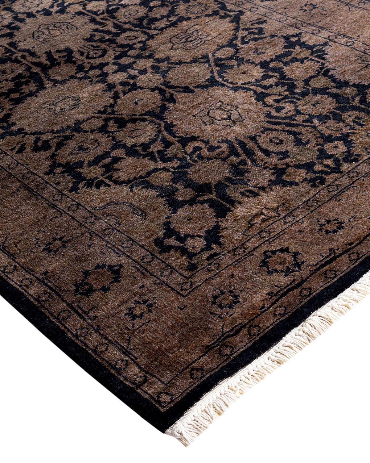 I tappeti Vibrance rappresentano il classico con un tocco di classe: motivi tradizionali sovratinti con colori brillanti. Ogni tappeto annodato a mano viene lavato con una tintura botanica 100% naturale che rivela le sfumature nascoste degli am