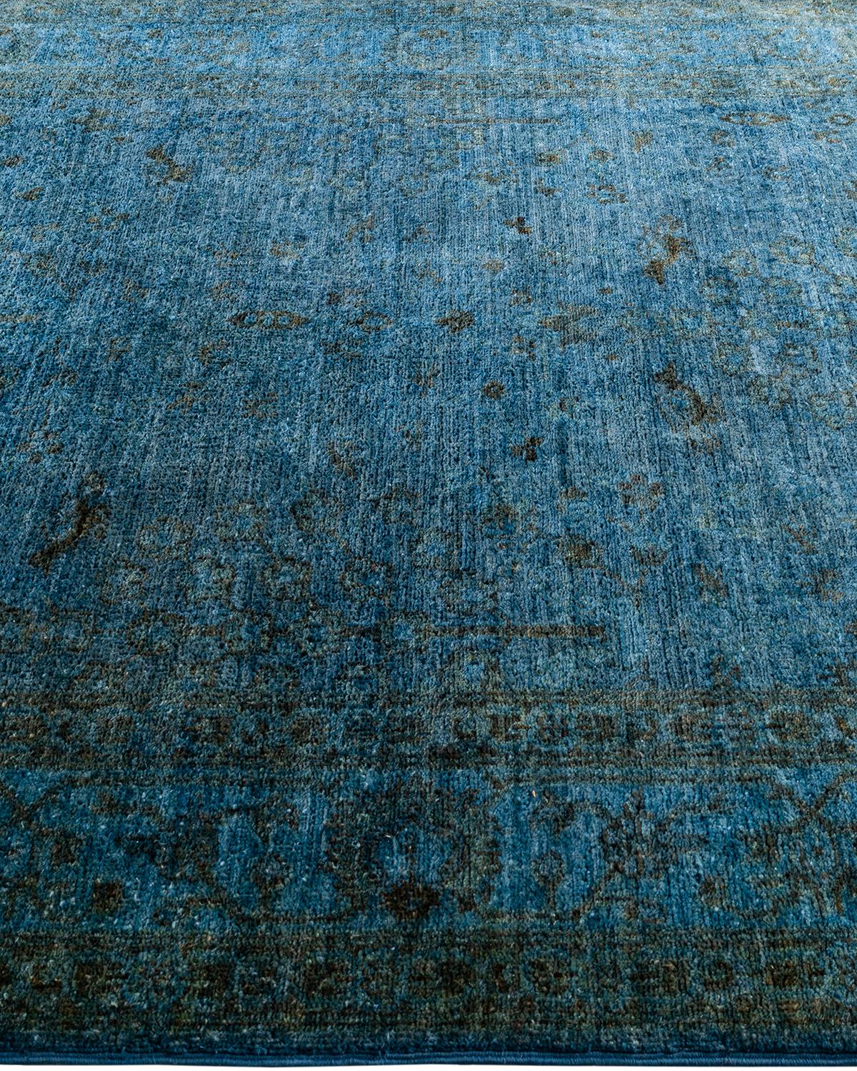 Contemporary Tapis de sol en laine surteinte nouée à la main bleu 4' 2