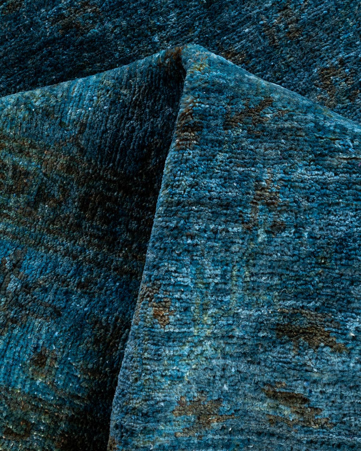 Contemporary Tapis de sol en laine surteinte nouée à la main bleu 4' 2