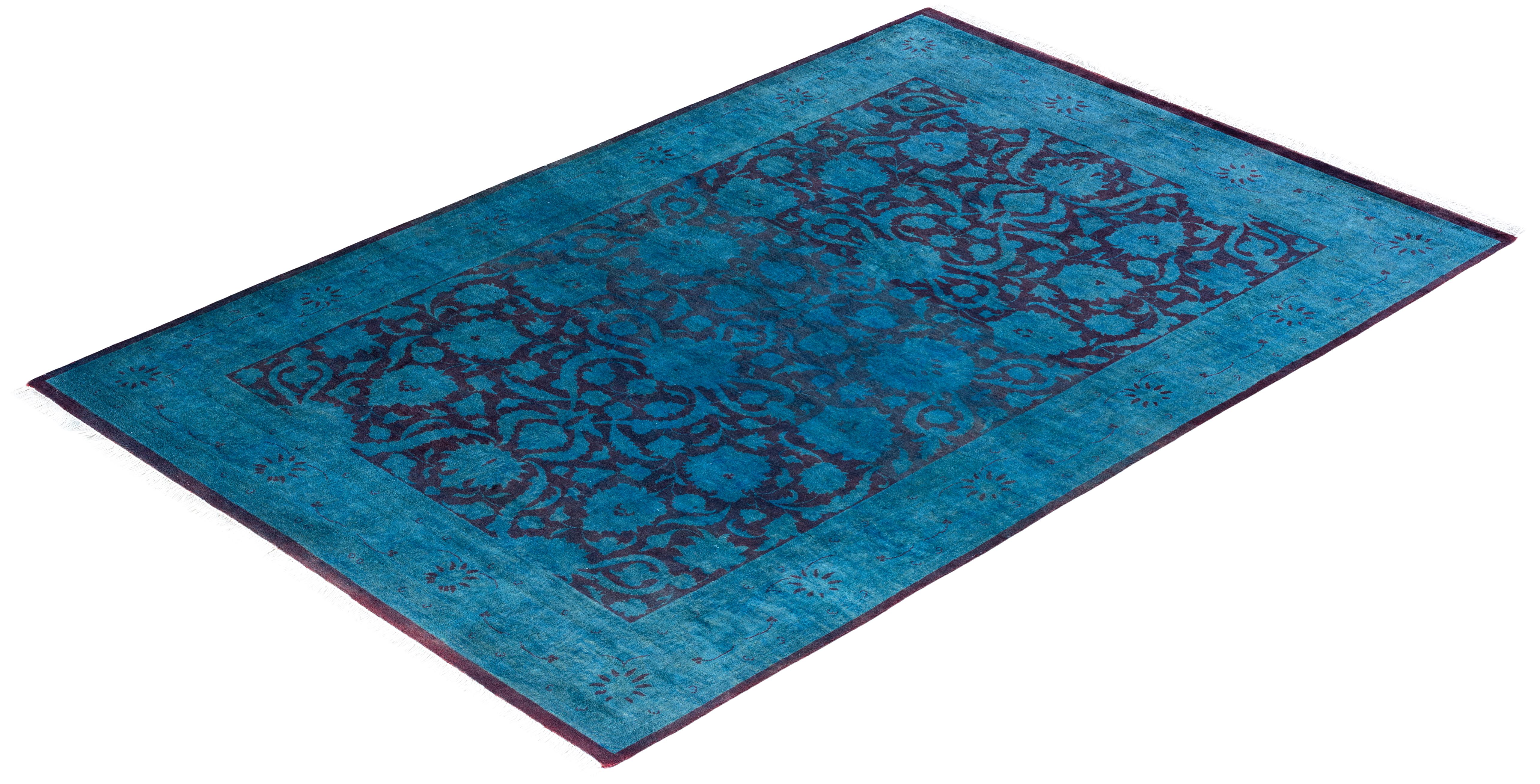 Contemporary Tapis en laine surteinte nouée à la main bleu 4' 2