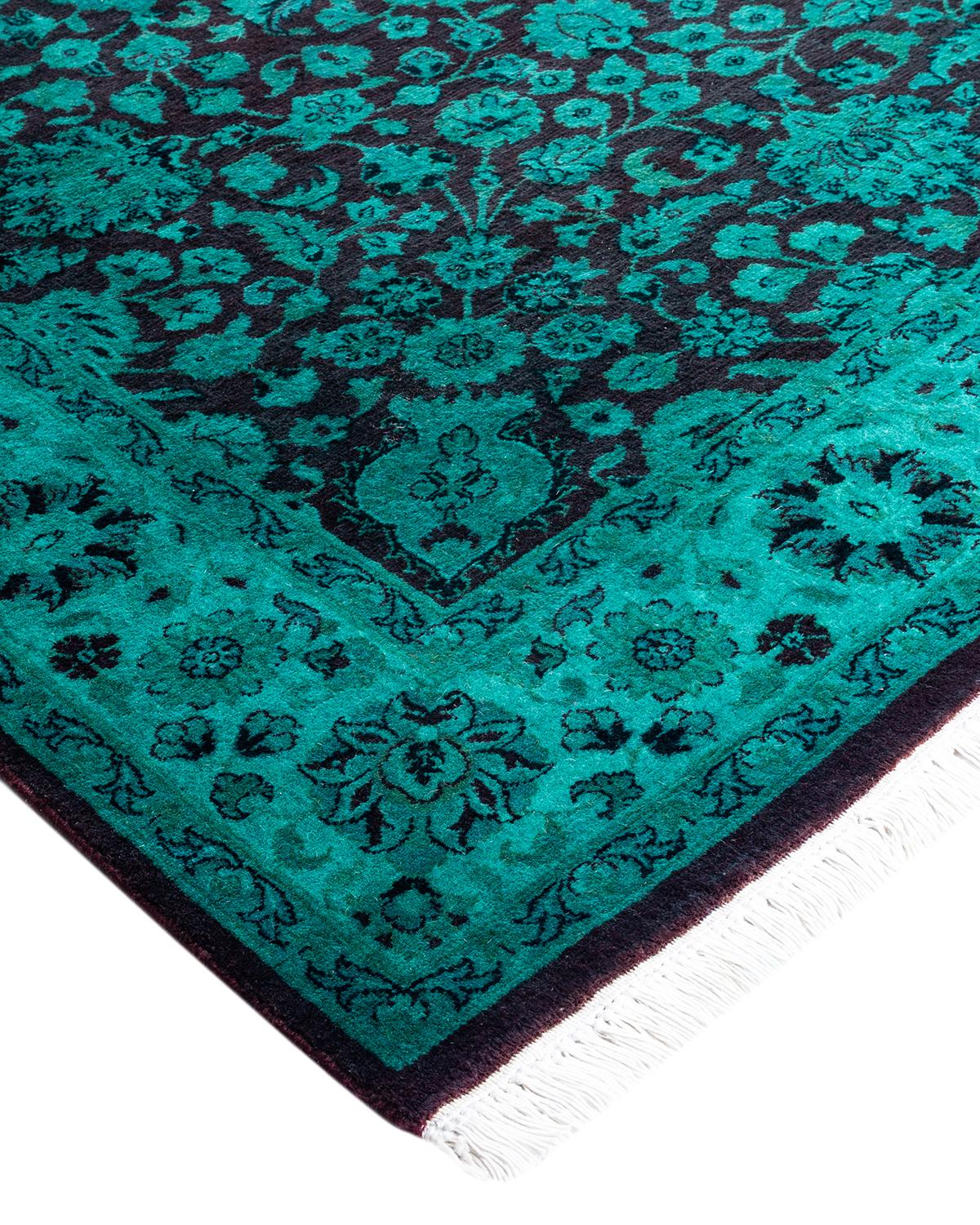 I tappeti Vibrance rappresentano il classico con un tocco di classe: motivi tradizionali sovratinti con colori brillanti. Ogni tappeto annodato a mano viene lavato con una tintura botanica 100% naturale che rivela le sfumature nascoste degli am