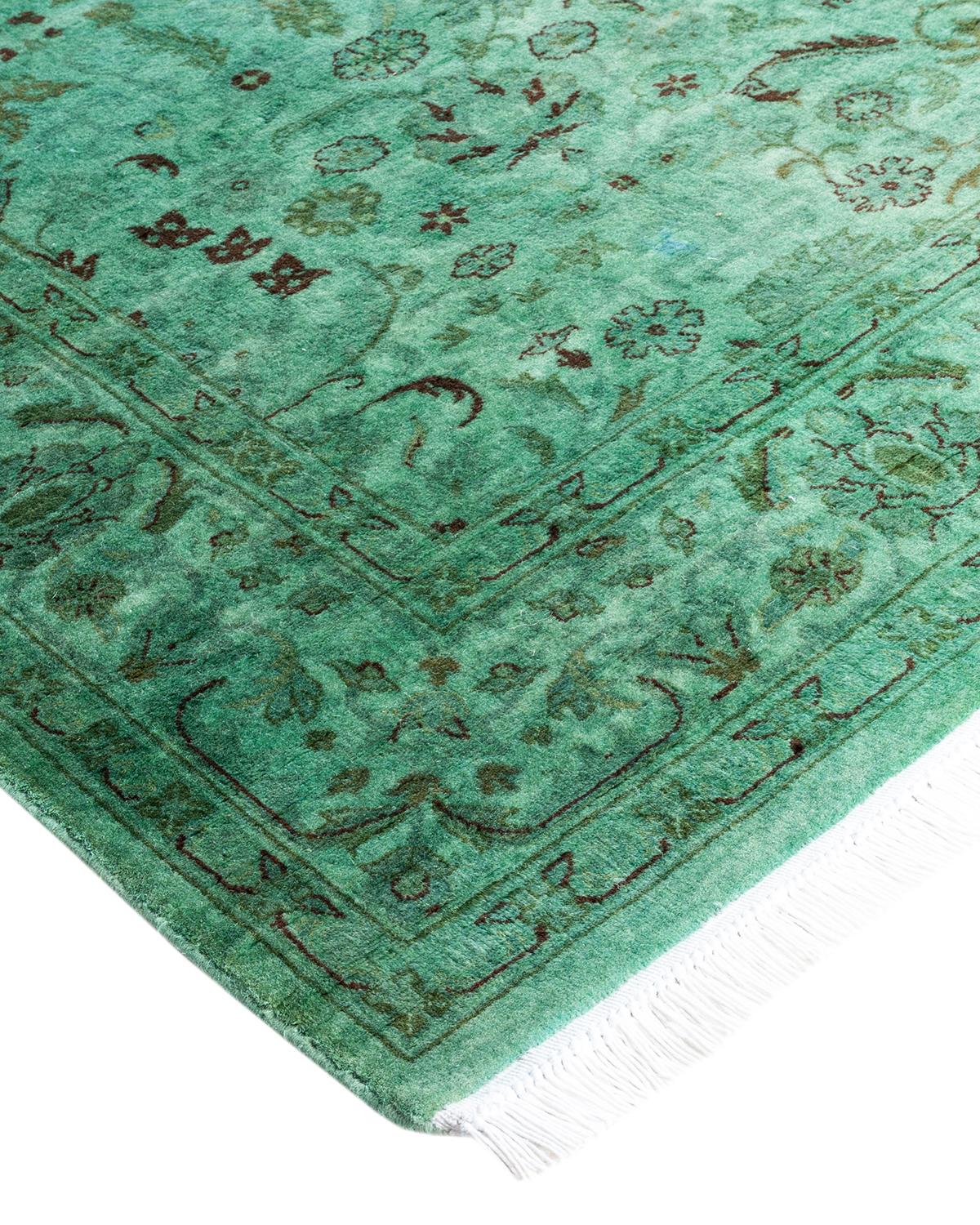 Vibrance-Teppiche sind der Inbegriff von Klassik mit Pfiff: traditionelle Muster in leuchtenden Farben gefärbt. Jeder handgeknüpfte Teppich wird mit einem 100 % natürlichen botanischen Farbstoff gewaschen, der verborgene Nuancen in den Mustern