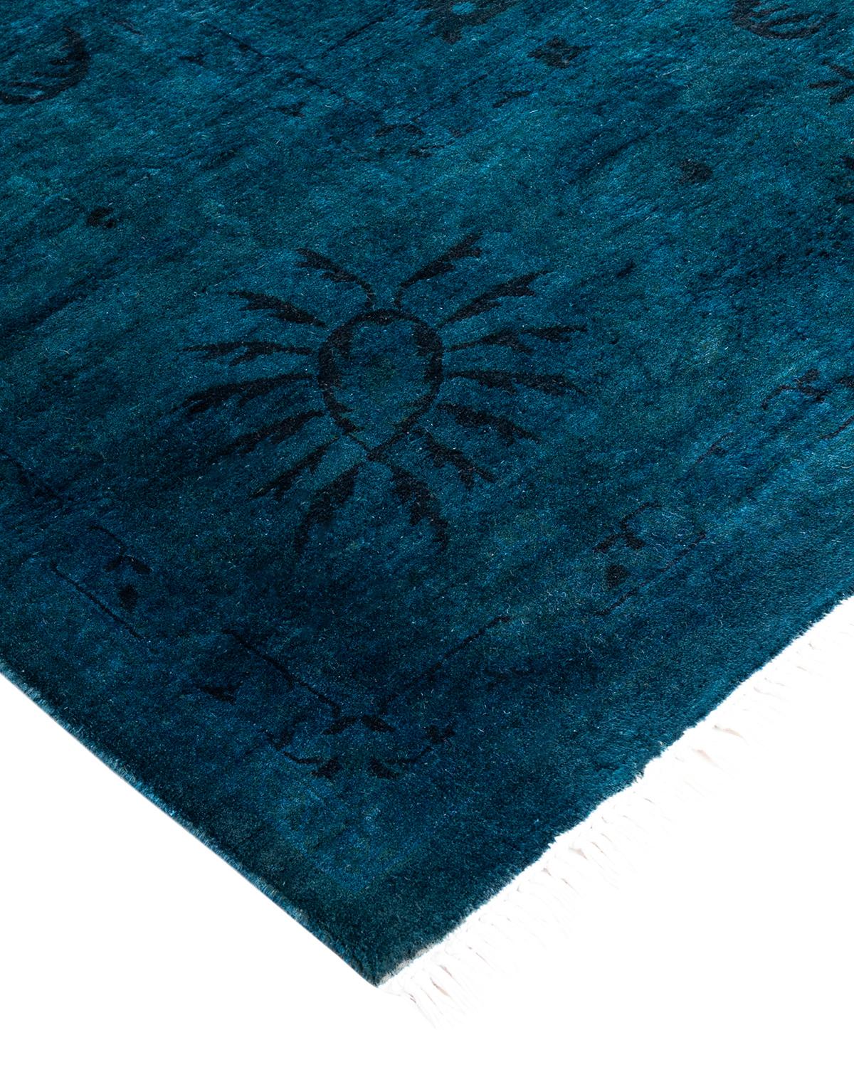 I tappeti Vibrance rappresentano il classico con un tocco di classe: motivi tradizionali sovratinti con colori brillanti. Ogni tappeto annodato a mano viene lavato con una tintura botanica 100% naturale che rivela le sfumature nascoste degli am