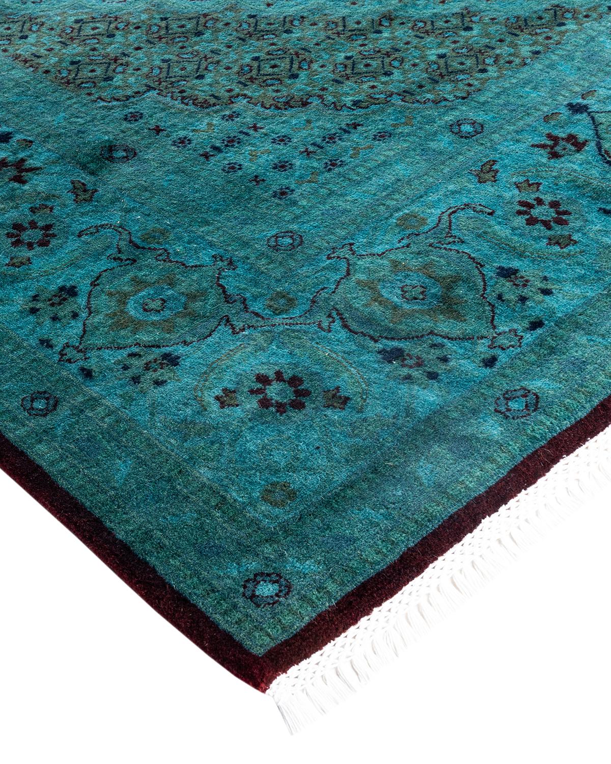 Les tapis Vibrance incarnent le classique avec une touche d'originalité : des motifs traditionnels surteints dans des couleurs éclatantes. Chaque tapis noué à la main est lavé dans une teinture botanique 100 % naturelle qui révèle les nuances