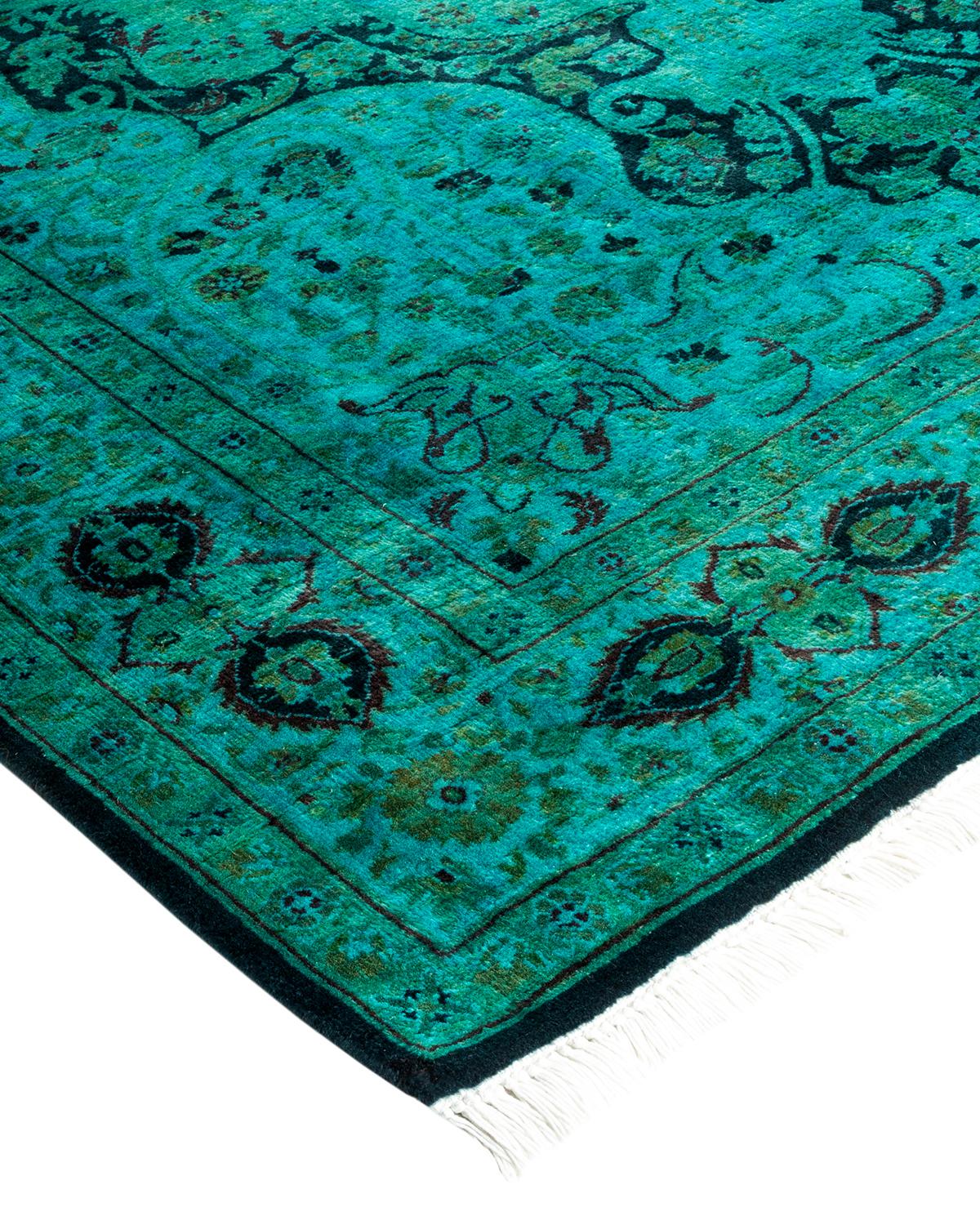 I tappeti Vibrance rappresentano il classico con un tocco di classe: motivi tradizionali sovratinti con colori brillanti. Ogni tappeto annodato a mano viene lavato con una tintura botanica naturale al 100% che rivela le sfumature nascoste nei