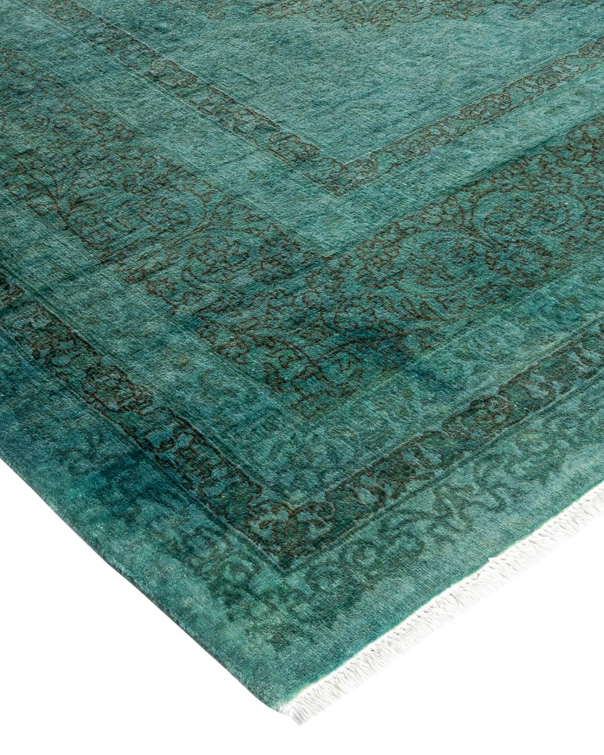 I tappeti Vibrance rappresentano il classico con un tocco di classe: motivi tradizionali sovratinti con colori brillanti. Ogni tappeto annodato a mano viene lavato con una tintura botanica naturale al 100% che rivela le sfumature nascoste nei