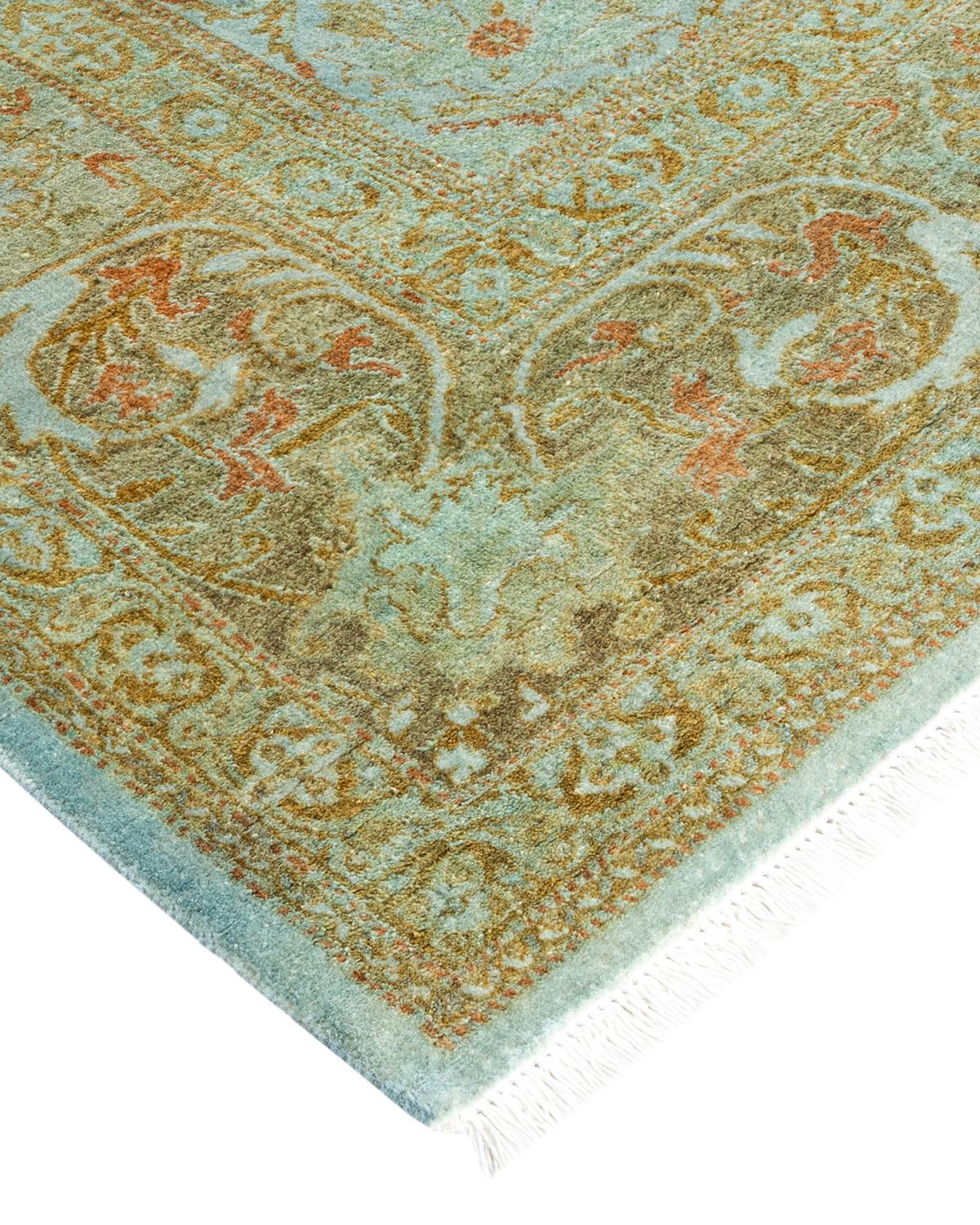 I tappeti Vibrance rappresentano il classico con un tocco di classe: motivi tradizionali sovratinti con colori brillanti. Ogni tappeto annodato a mano viene lavato con una tintura botanica naturale al 100% che rivela le sfumature nascoste nei