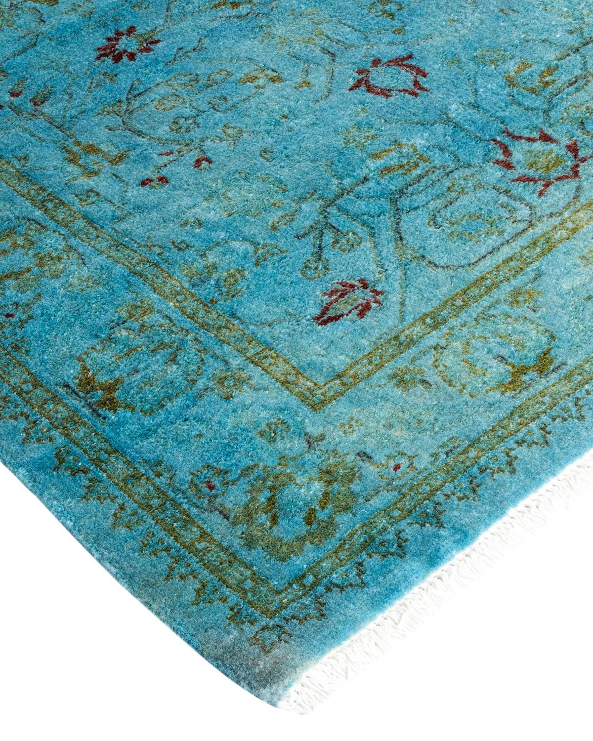 I tappeti Vibrance rappresentano il classico con un tocco di classe: motivi tradizionali sovratinti con colori brillanti. Ogni tappeto annodato a mano viene lavato con una tintura botanica naturale al 100% che rivela le sfumature nascoste nei