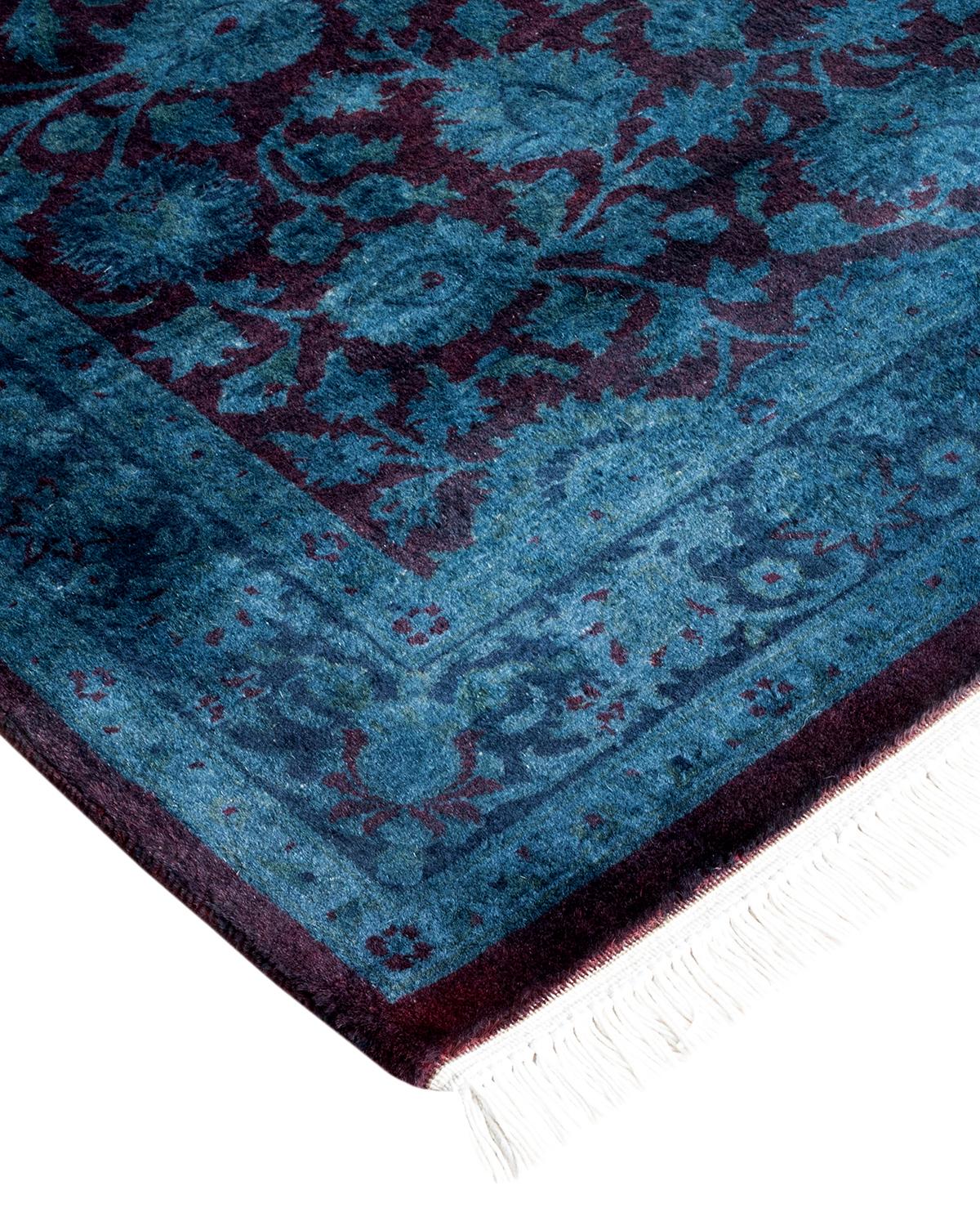 I tappeti Vibrance rappresentano il classico con un tocco di classe: motivi tradizionali sovratinti con colori brillanti. Ogni tappeto annodato a mano viene lavato con una tintura botanica naturale al 100% che rivela le sfumature nascoste nei