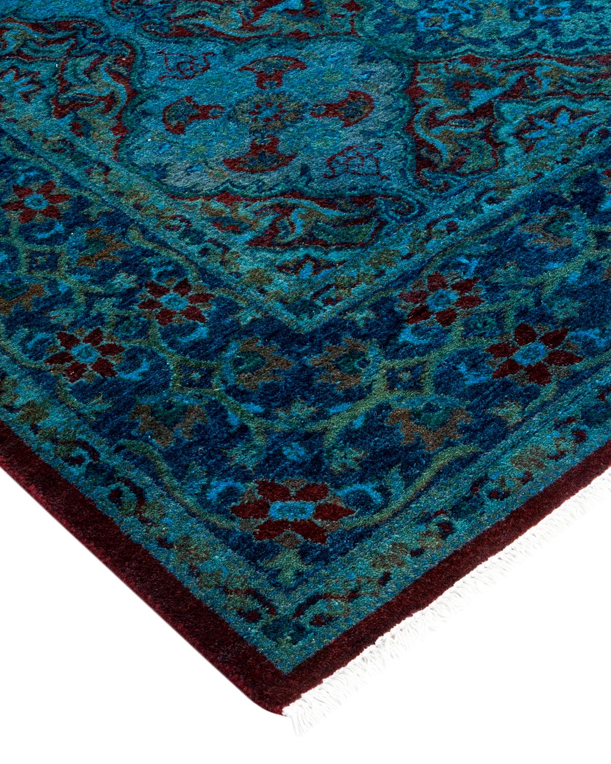 I tappeti Vibrance rappresentano il classico con un tocco di classe: motivi tradizionali sovratinti con colori brillanti. Ogni tappeto annodato a mano viene lavato con una tintura botanica naturale al 100% che rivela le sfumature nascoste nei