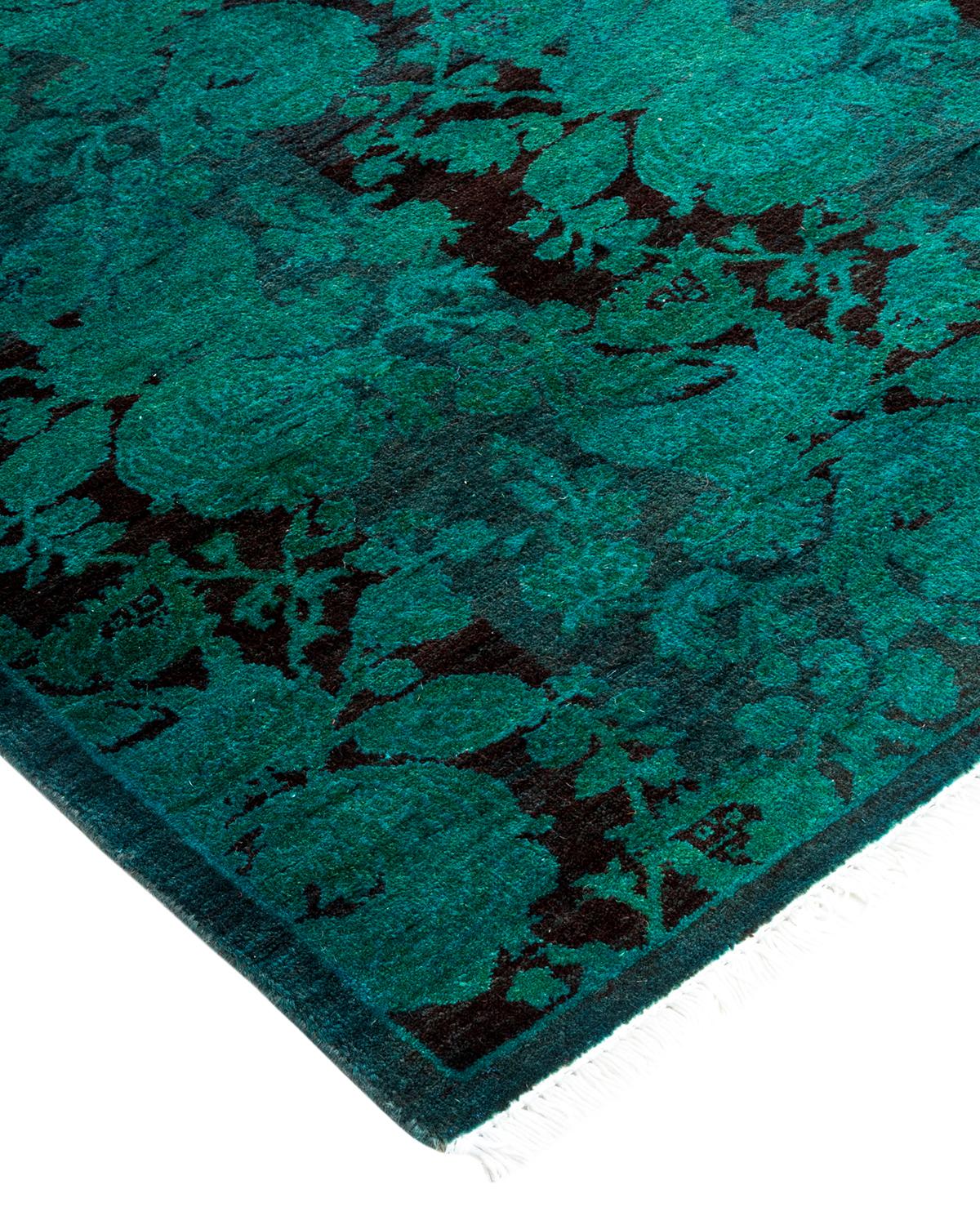 I tappeti Vibrance rappresentano il classico con un tocco di classe: motivi tradizionali sovratinti con colori brillanti. Ogni tappeto annodato a mano viene lavato con una tintura botanica naturale al 100% che rivela le sfumature nascoste nei