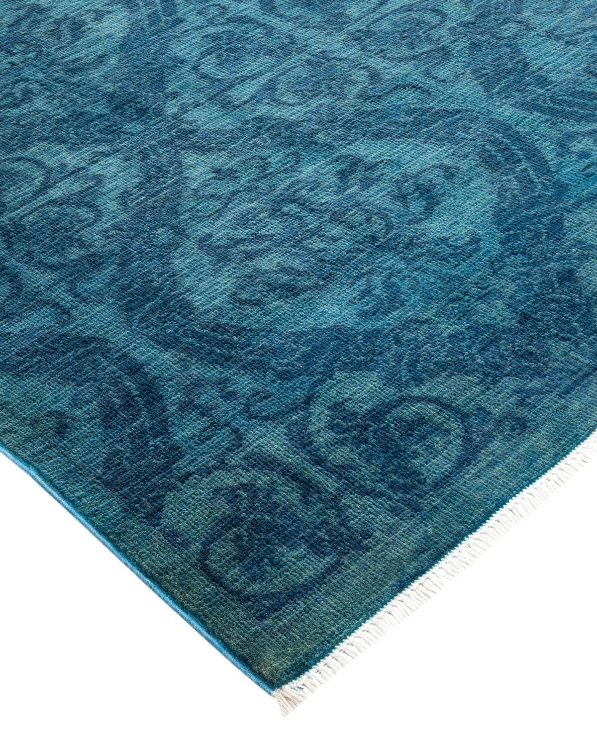 I tappeti Vibrance rappresentano il classico con un tocco di classe: motivi tradizionali sovratinti con colori brillanti. Ogni tappeto annodato a mano viene lavato con una tintura botanica naturale al 100% che rivela le sfumature nascoste nei