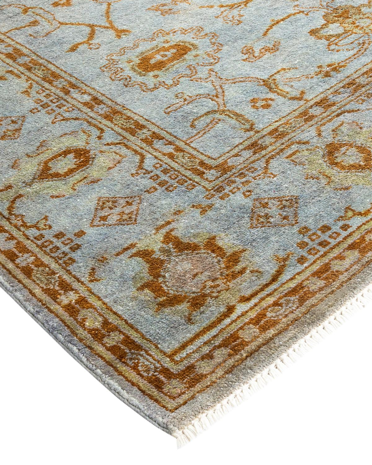 I tappeti Vibrance rappresentano il classico con un tocco di classe: motivi tradizionali sovratinti con colori brillanti. Ogni tappeto annodato a mano viene lavato con una tintura botanica naturale al 100% che rivela le sfumature nascoste nei