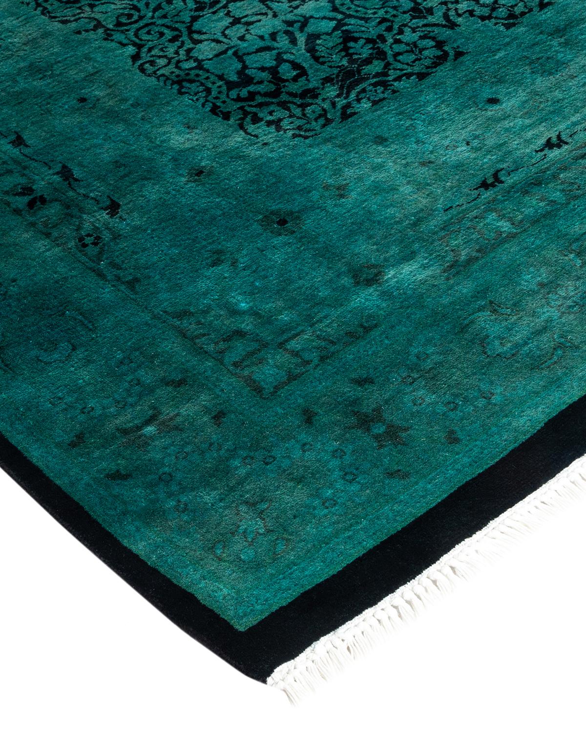 I tappeti Vibrance rappresentano il classico con un tocco di classe: motivi tradizionali sovratinti con colori brillanti. Ogni tappeto annodato a mano viene lavato con una tintura botanica naturale al 100% che rivela le sfumature nascoste nei