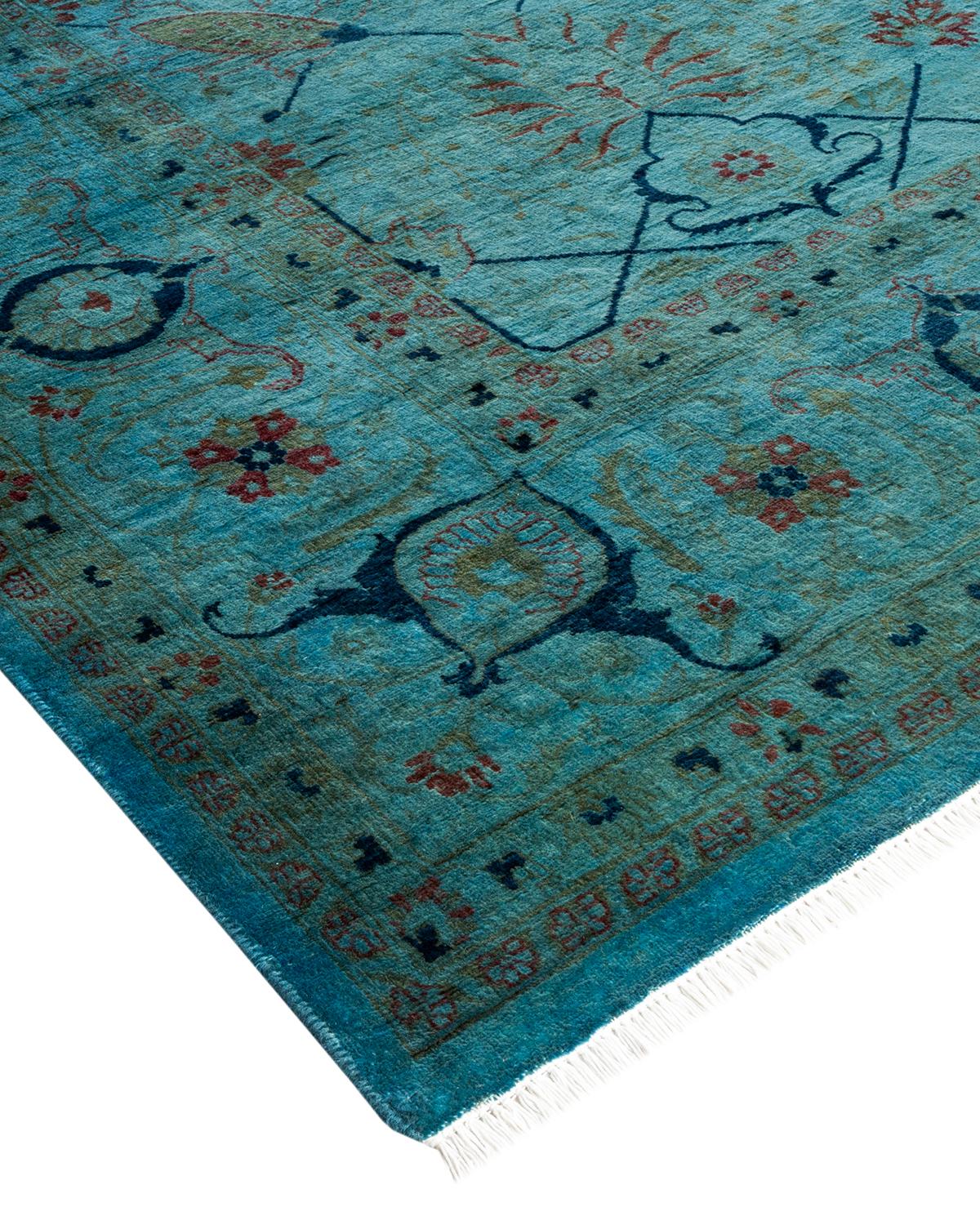 I tappeti Vibrance rappresentano il classico con un tocco di classe: motivi tradizionali sovratinti con colori brillanti. Ogni tappeto annodato a mano viene lavato con una tintura botanica naturale al 100% che rivela le sfumature nascoste nei