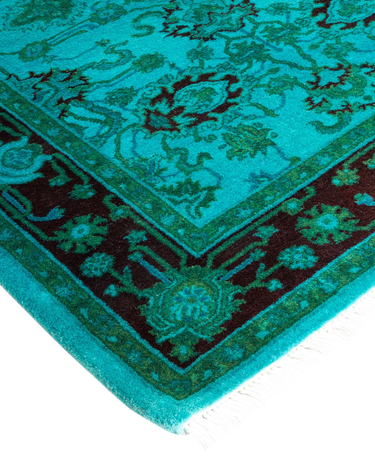 I tappeti Vibrance rappresentano il classico con un tocco di classe: motivi tradizionali sovratinti con colori brillanti. Ogni tappeto annodato a mano viene lavato con una tintura botanica naturale al 100% che rivela le sfumature nascoste nei