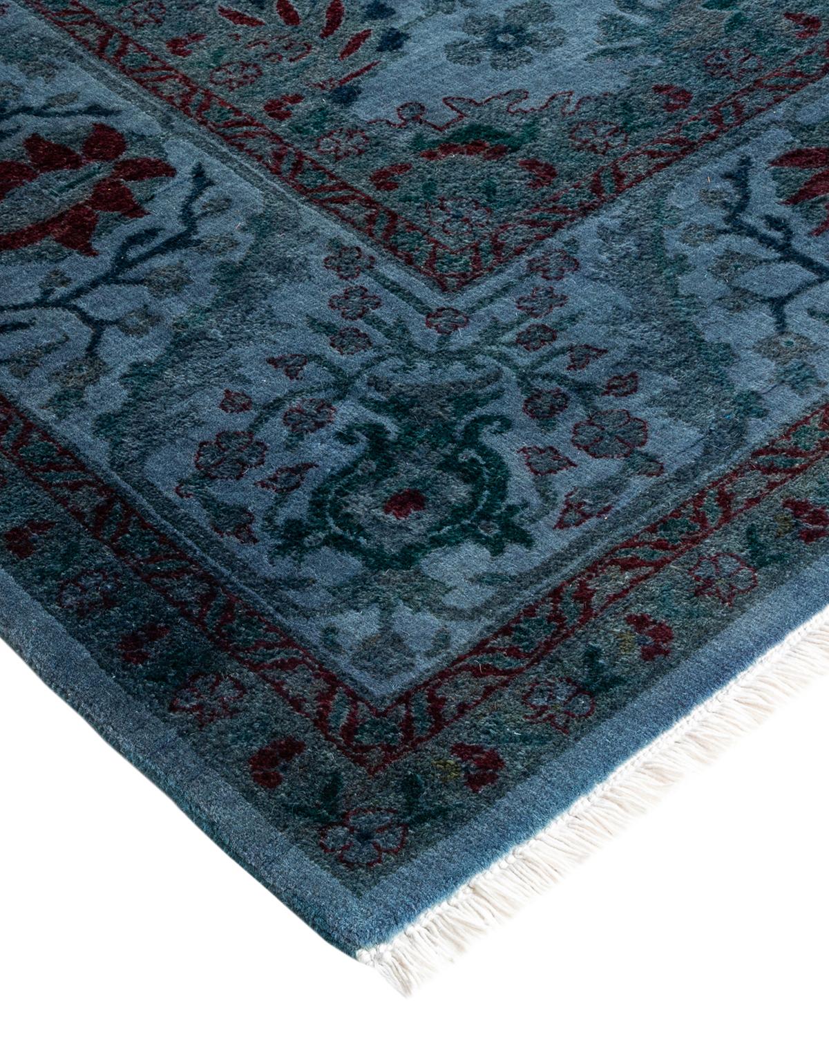 I tappeti Vibrance rappresentano il classico con un tocco di classe: motivi tradizionali sovratinti con colori brillanti. Ogni tappeto annodato a mano viene lavato con una tintura botanica naturale al 100% che rivela le sfumature nascoste nei