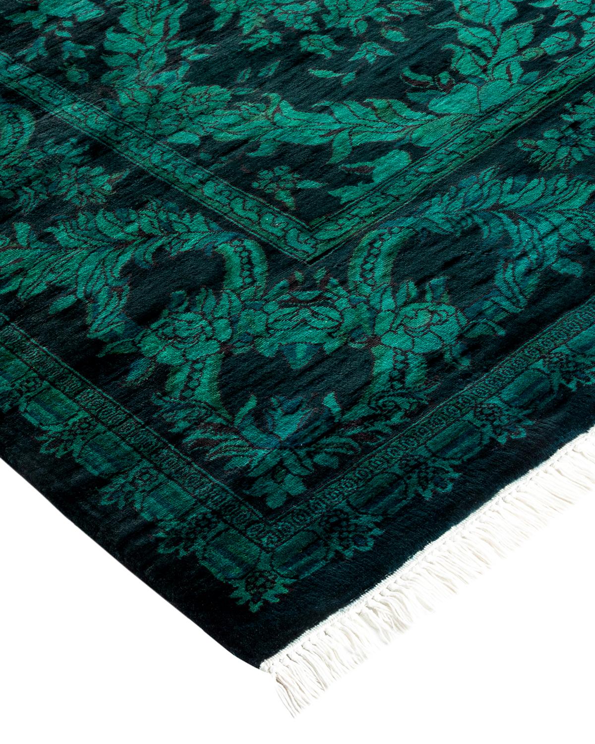I tappeti Vibrance rappresentano il classico con un tocco di classe: motivi tradizionali sovratinti con colori brillanti. Ogni tappeto annodato a mano viene lavato con una tintura botanica naturale al 100% che rivela le sfumature nascoste nei
