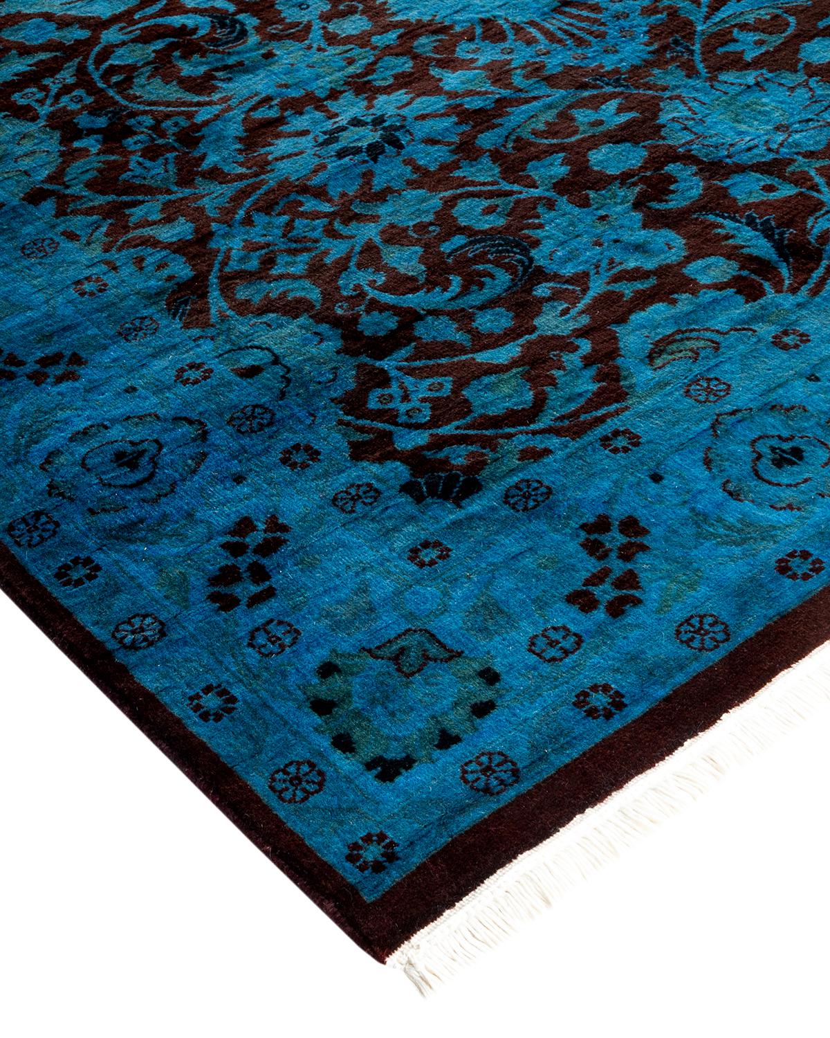 I tappeti Vibrance rappresentano il classico con un tocco di classe: motivi tradizionali sovratinti con colori brillanti. Ogni tappeto annodato a mano viene lavato con una tintura botanica naturale al 100% che rivela le sfumature nascoste nei