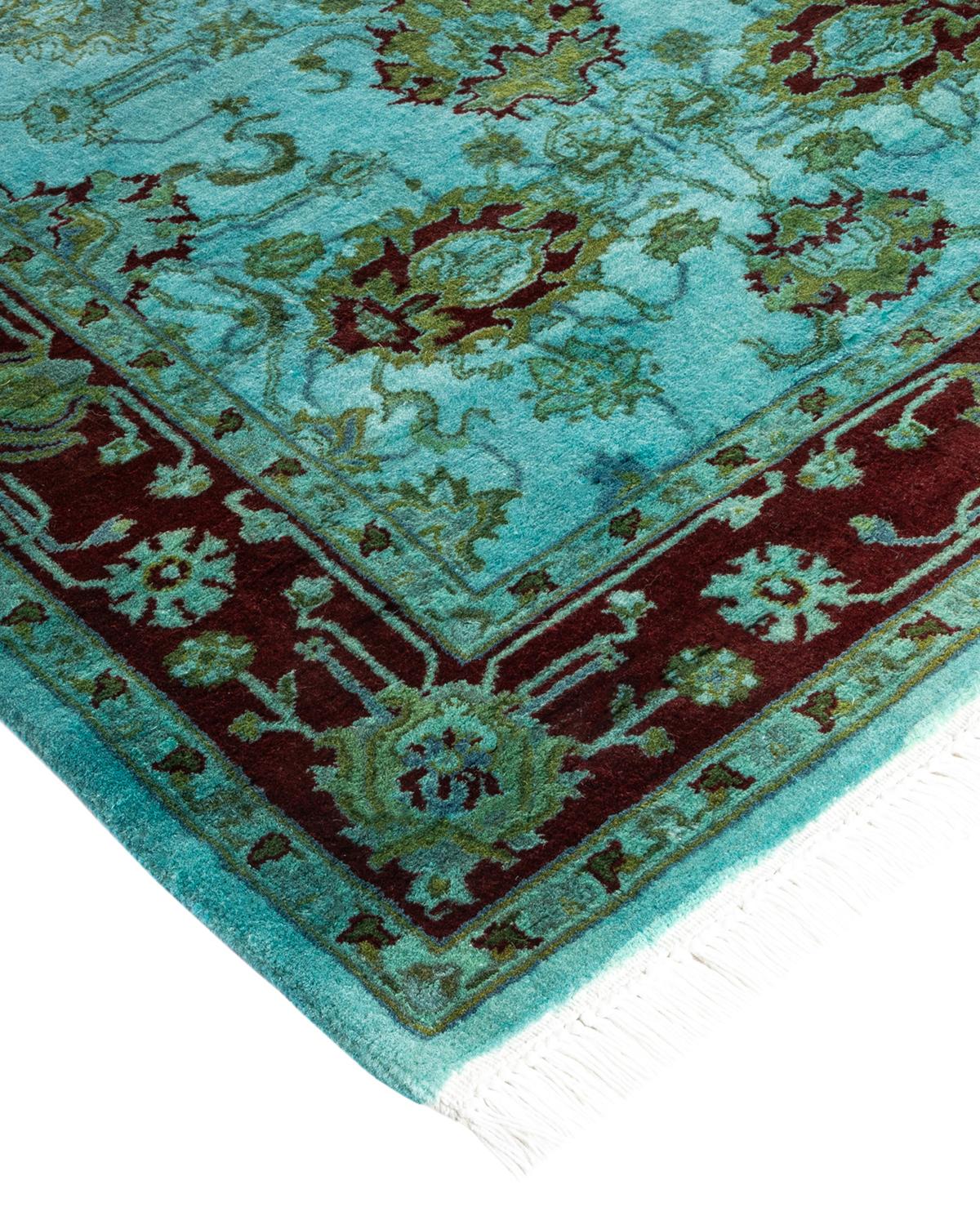 Las alfombras Vibrance son la personificación de lo clásico con un toque especial: motivos tradicionales teñidos de colores brillantes. Cada alfombra anudada a mano se lava con un tinte botánico 100% natural que revela matices ocultos en los