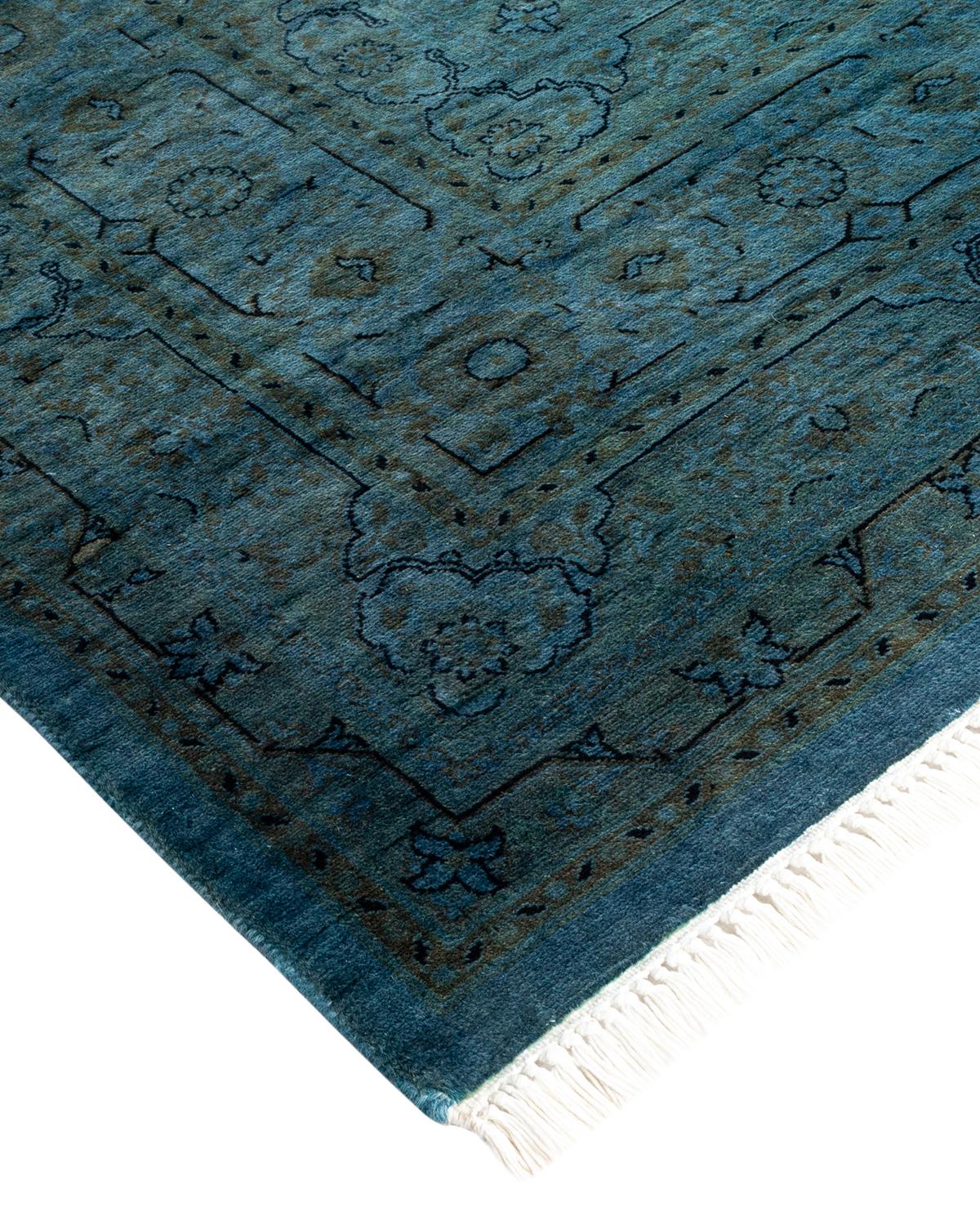 I tappeti Vibrance rappresentano il classico con un tocco di classe: motivi tradizionali sovratinti con colori brillanti. Ogni tappeto annodato a mano viene lavato con una tintura botanica naturale al 100% che rivela le sfumature nascoste nei