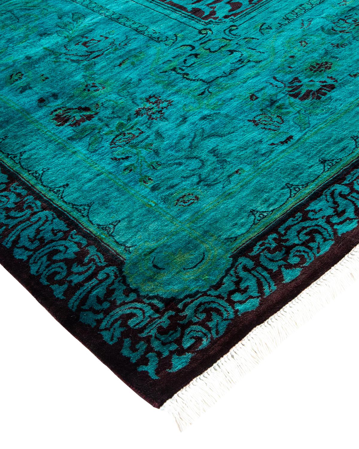 I tappeti Vibrance rappresentano il classico con un tocco di classe: motivi tradizionali sovratinti con colori brillanti. Ogni tappeto annodato a mano viene lavato con una tintura botanica naturale al 100% che rivela le sfumature nascoste nei