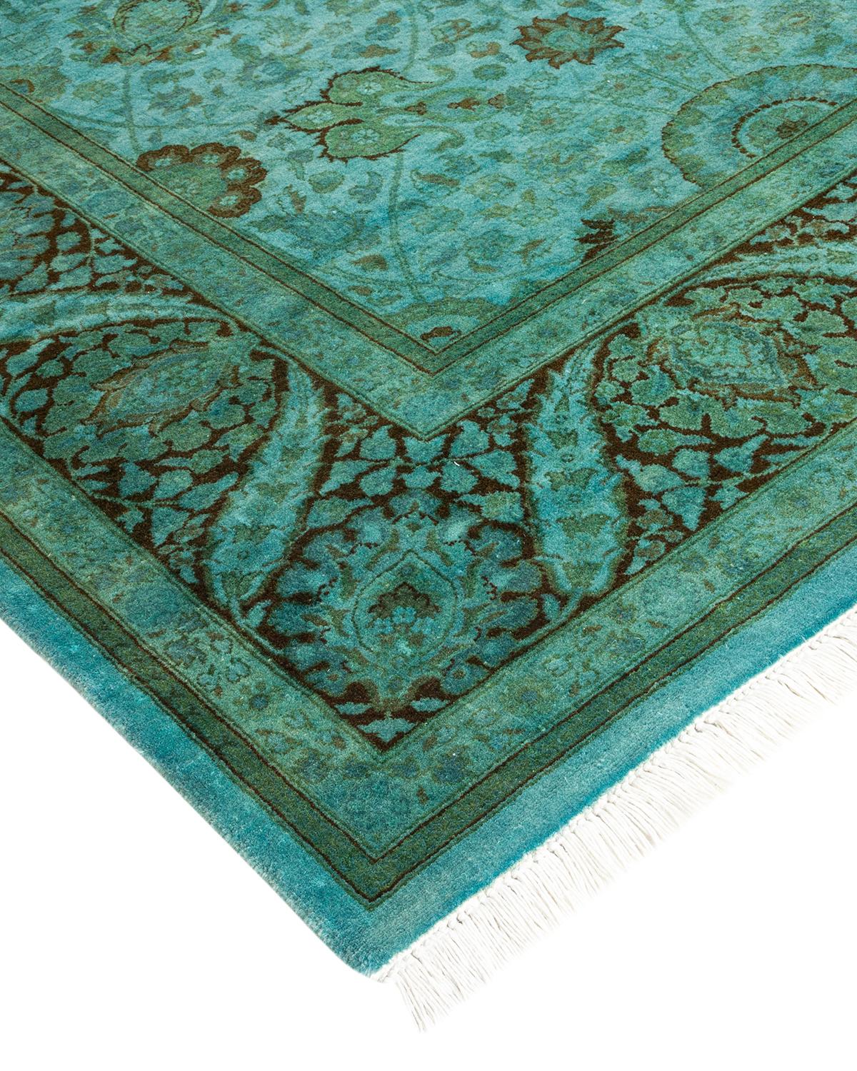 I tappeti Vibrance rappresentano il classico con un tocco di classe: motivi tradizionali sovratinti con colori brillanti. Ogni tappeto annodato a mano viene lavato con una tintura botanica naturale al 100% che rivela le sfumature nascoste nei