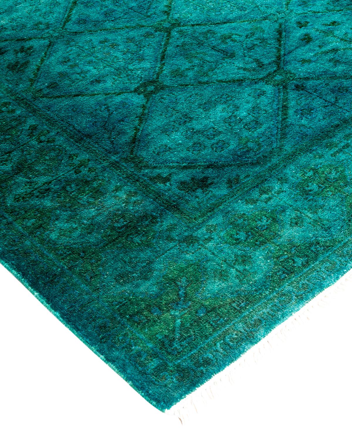 I tappeti Vibrance rappresentano il classico con un tocco di classe: motivi tradizionali sovratinti con colori brillanti. Ogni tappeto annodato a mano viene lavato con una tintura botanica naturale al 100% che rivela le sfumature nascoste nei