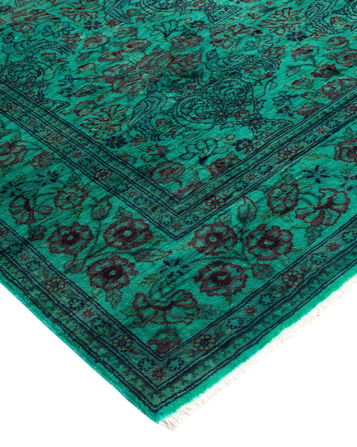 Les tapis Vibrance incarnent le classique avec une touche d'originalité : des motifs traditionnels surteints dans des couleurs éclatantes. Chaque tapis noué à la main est lavé dans une teinture botanique 100 % naturelle qui révèle les nuances